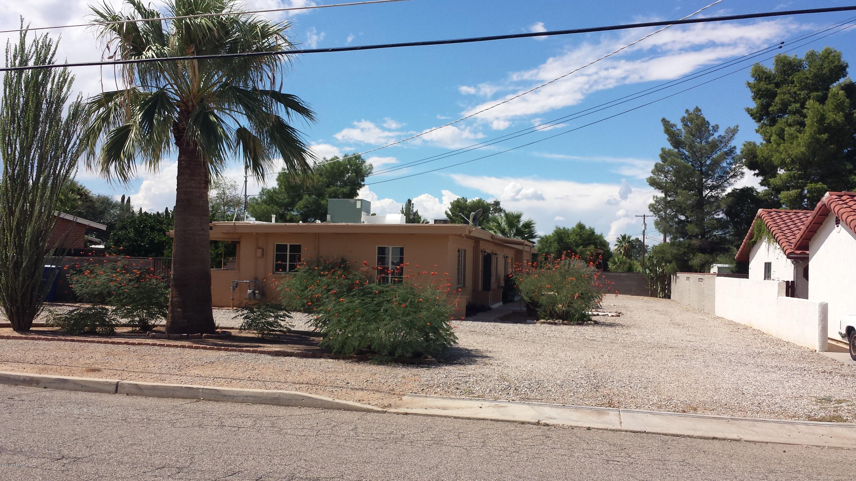 All communication and negotiation shall be conducted only through the Owner/Seller. This 1392 sq ft
house is located in a desirable neighborhood on a large lot. Remodeled
throughout with granite counter tops, new tile, carpet. New sliding glass doors in the dining room and master bedroom. The extra room has a closet and would great as an office, studio,den,exercise room etc. Use of garage is negotiable.
Call 955-1300 for any questions.