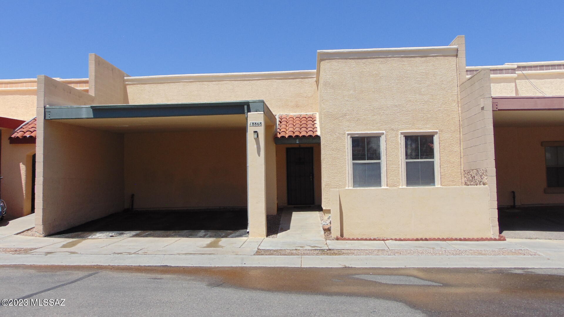Charming single story 3 bedroom 2 bath spacious town home, located in vibrant Sahuarita close and convenient to shopping. Clean slate home ready for your customization, makes a great primary home or investment.  Spacious Living room and dining area with arched entryways. Spacious galley kitchen with plenty of warm cabinetry, laminate counter tops. Primary bedroom includes a private en-suite. Spacious bedrooms with walk in closets. Occupancy Censor lights as you enter the kitchen, laundry room, primary bathroom, primary walk in closet, and guest bathroom. Low care front and back patios. Seller will give a $1500.00 flooring allowance at closing. This home is a must see, schedule a showing today!! Agent related to the Seller.