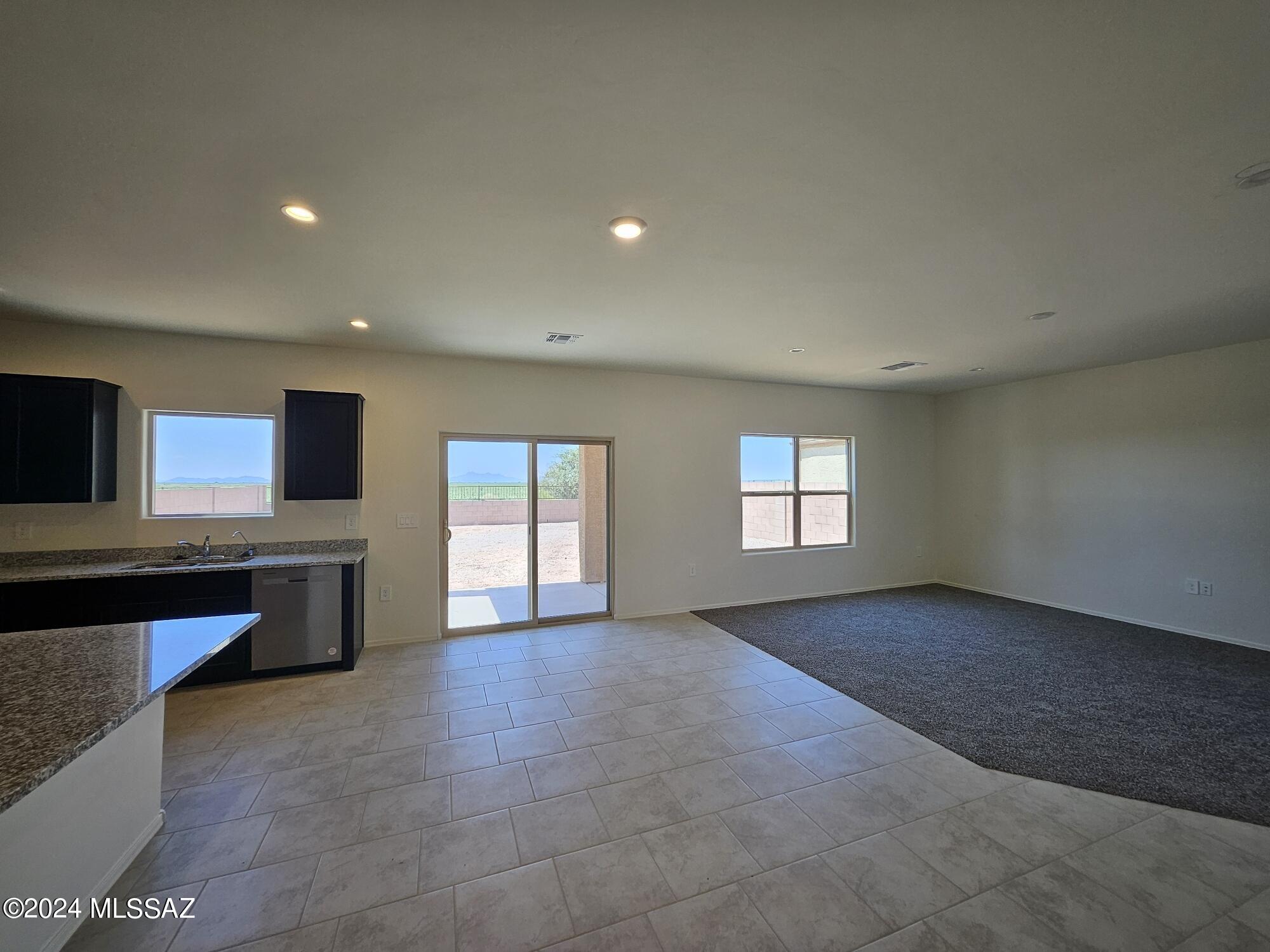 Saguaro Bloom SQ20180540069 - Residential