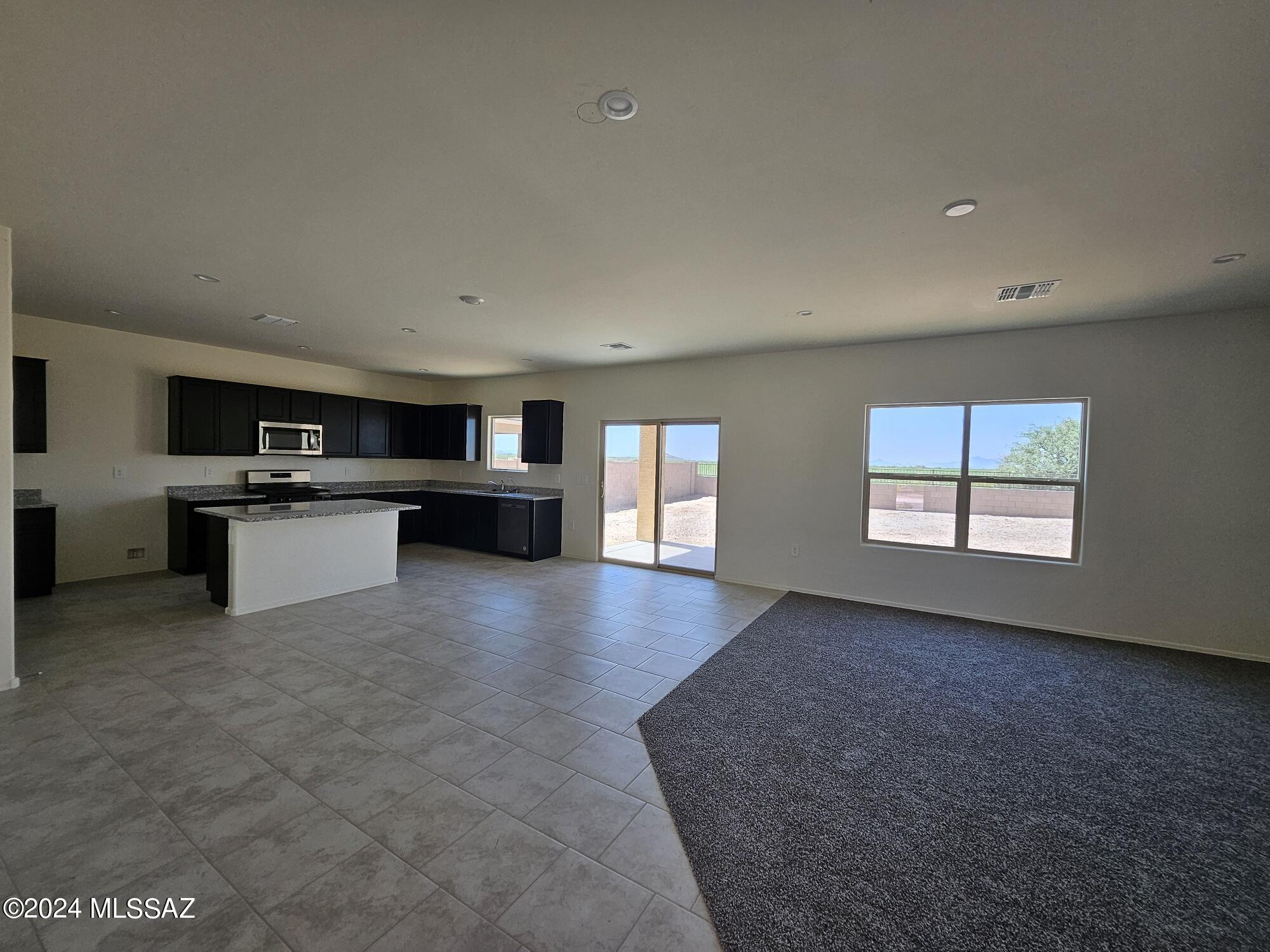 Saguaro Bloom SQ20180540069 - Residential