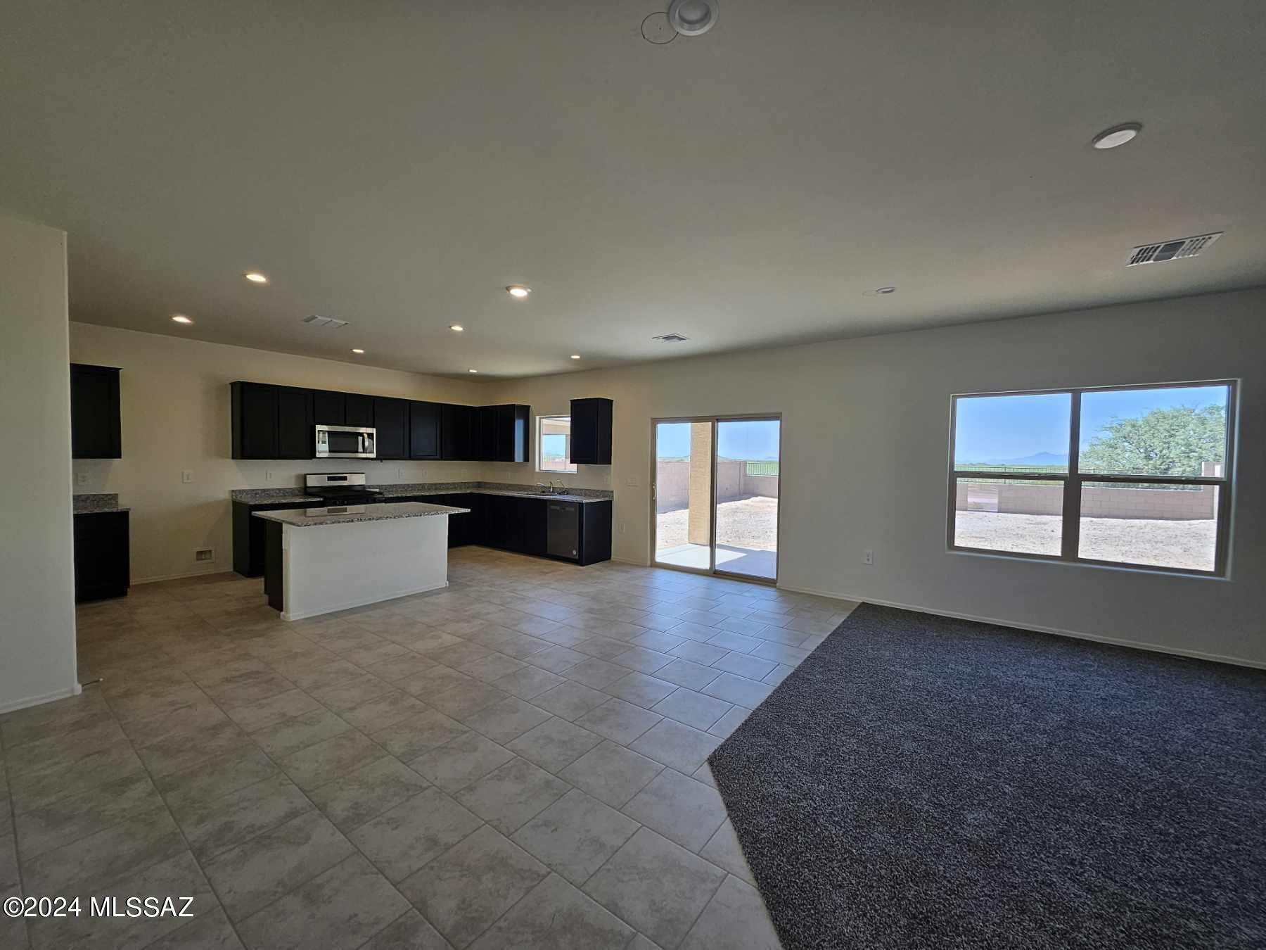 Saguaro Bloom SQ20180540069 - Residential
