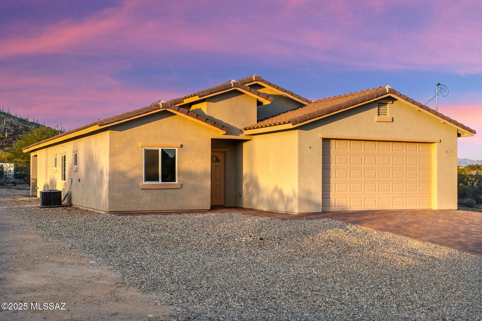 Beautiful New Construction Home, 4 Bedroom 2 Bath located in Tucson's popular SW community.   This home will feature all new tile thru out, new stainless steel appliances and  beautiful views. Close to 
I-19 for easy commuting as well as shopping around the corner. Listing Agent is related to seller.
