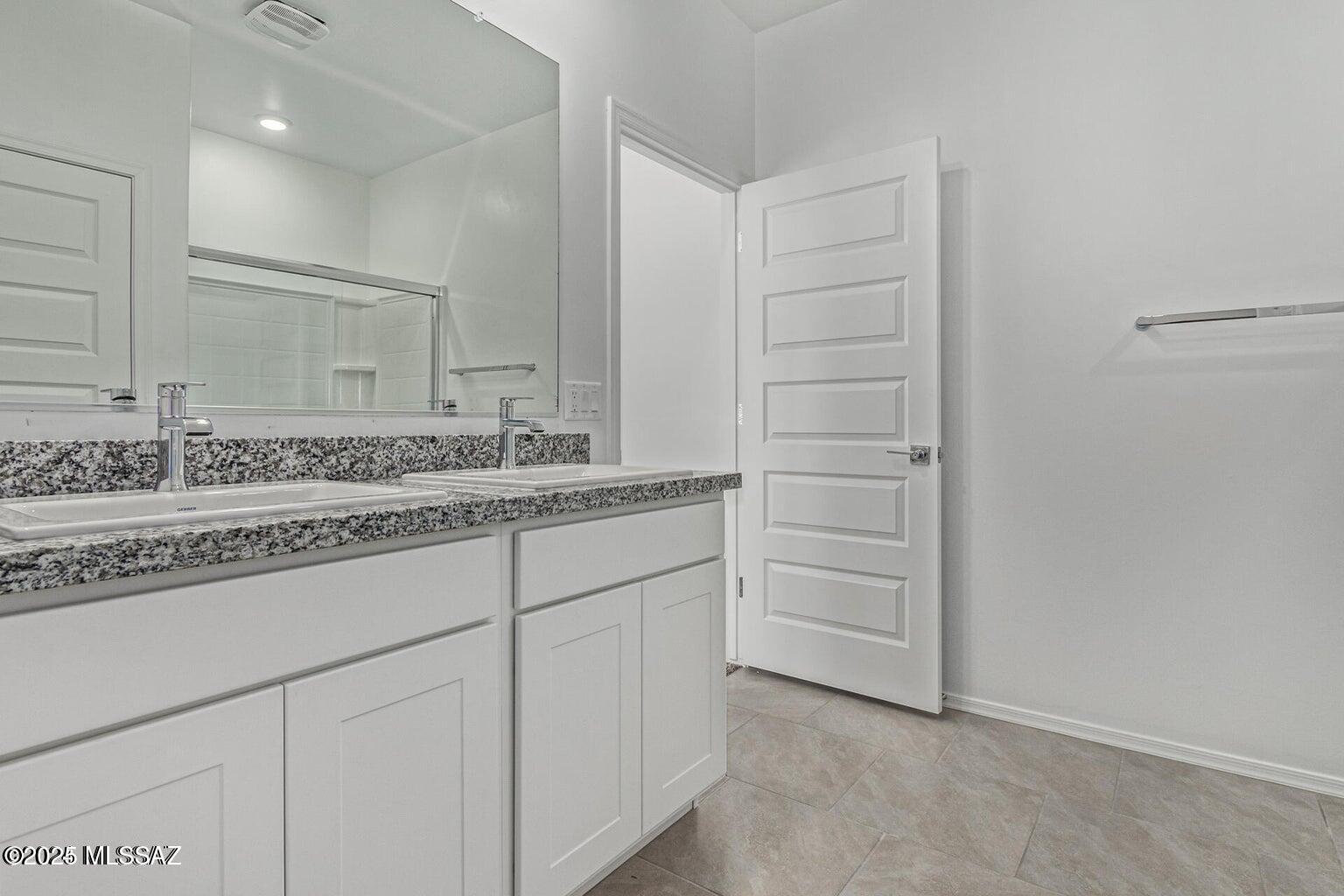 New Tucson Unit NO. 8 (1-455) - Residential Lease