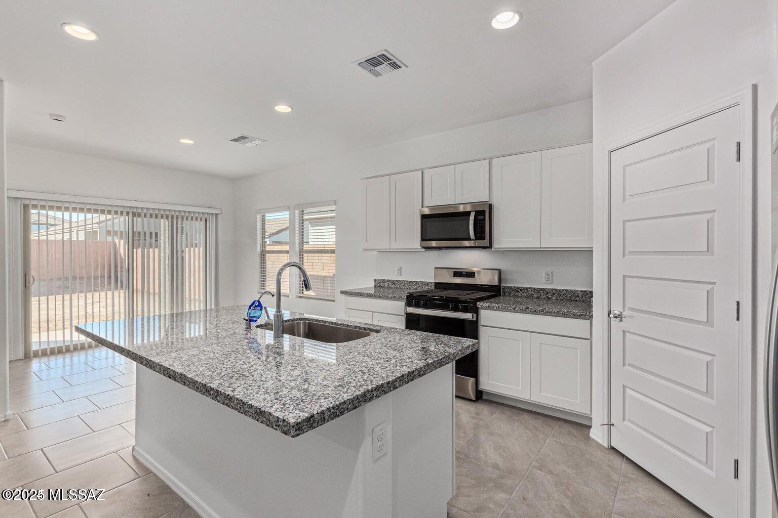 New Tucson Unit NO. 8 (1-455) - Residential Lease