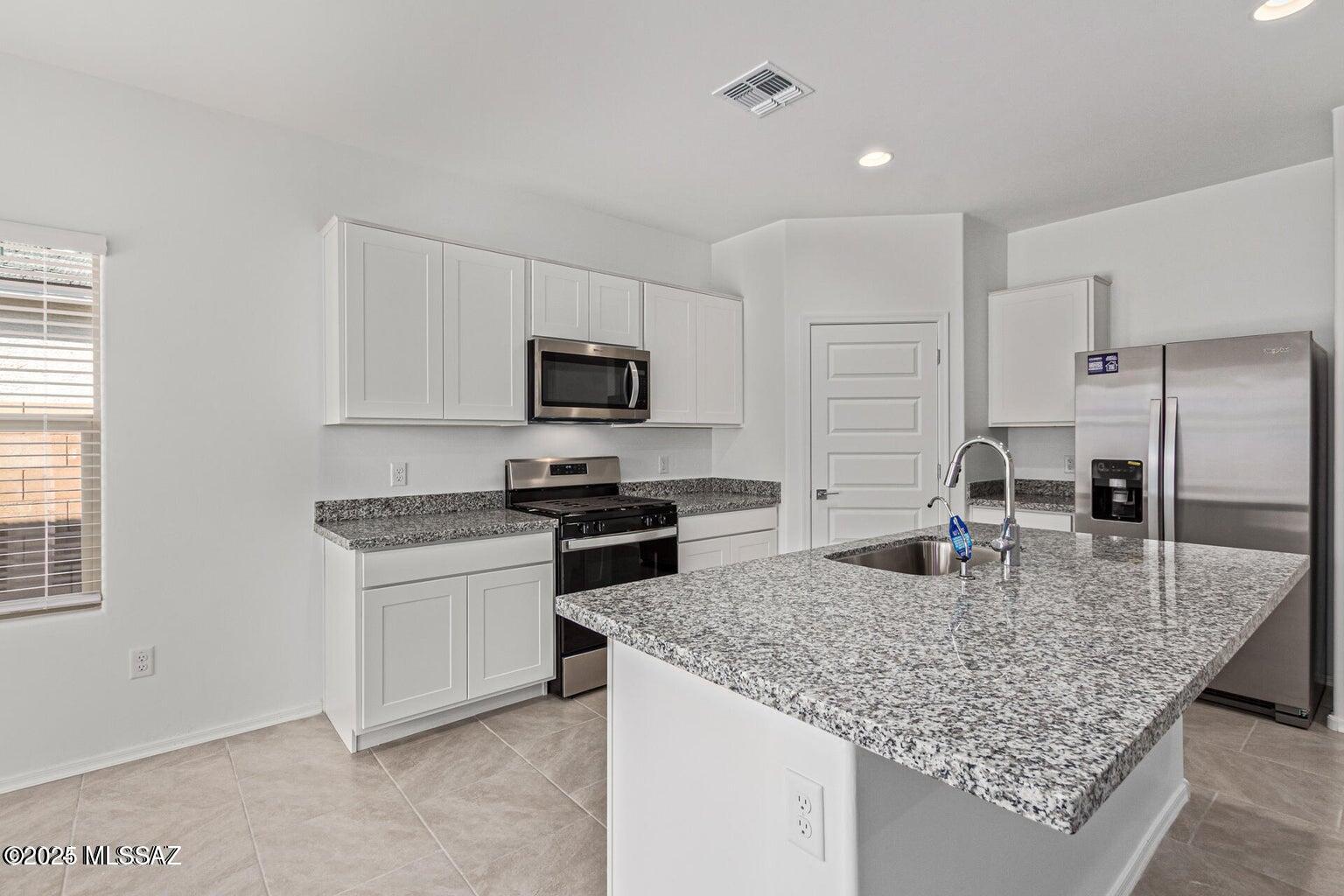 New Tucson Unit NO. 8 (1-455) - Residential Lease
