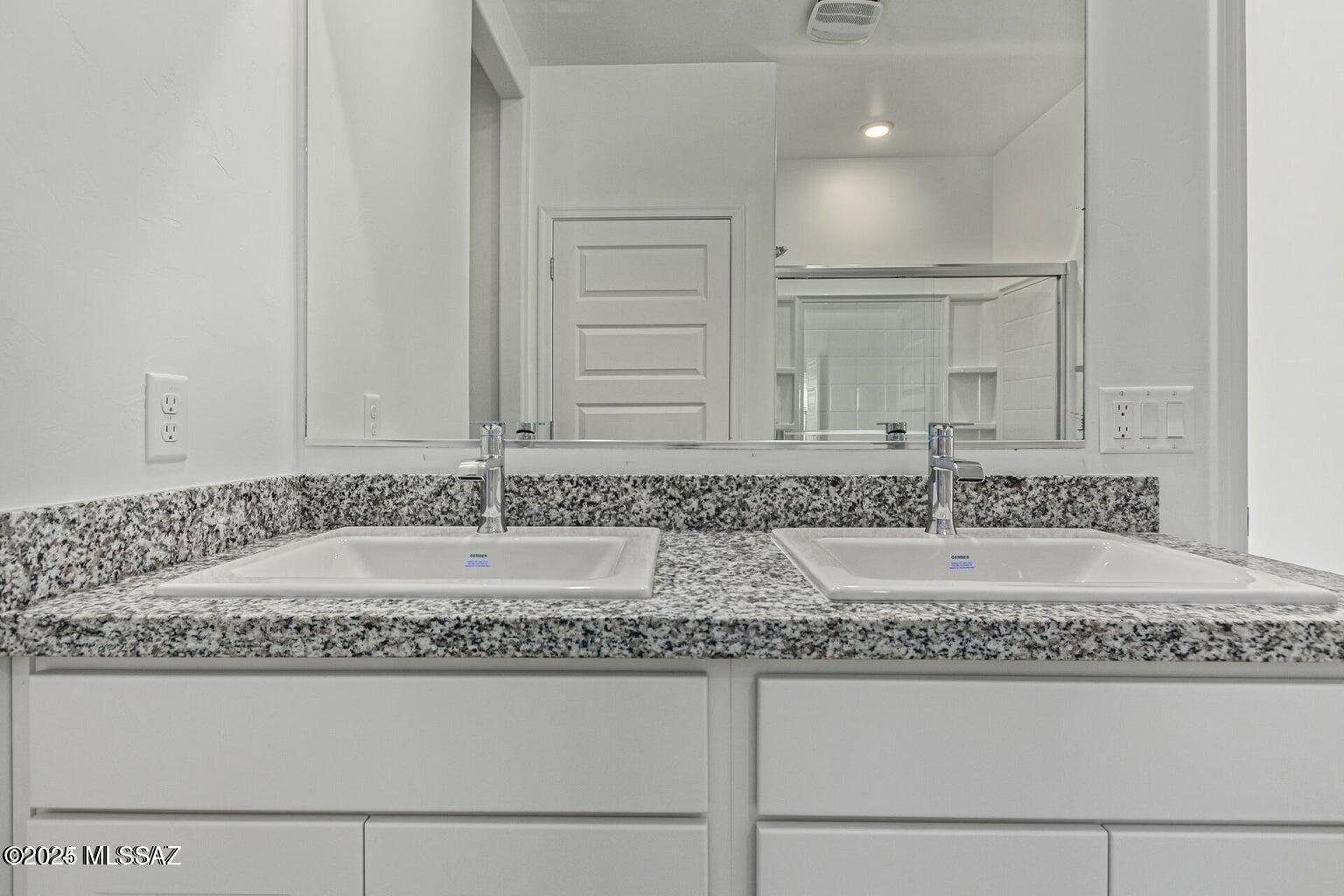 New Tucson Unit NO. 8 (1-455) - Residential Lease