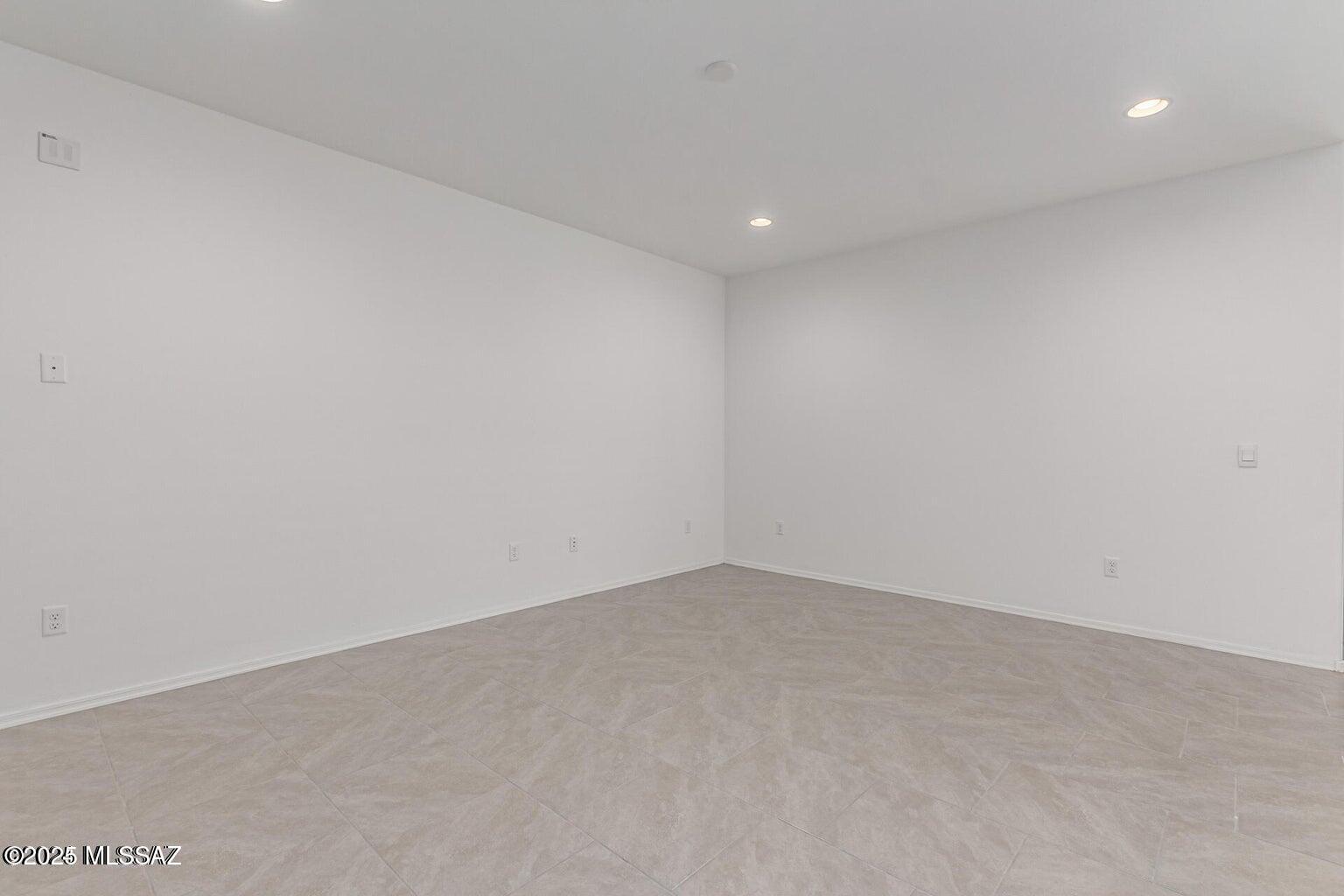 New Tucson Unit NO. 8 (1-455) - Residential Lease