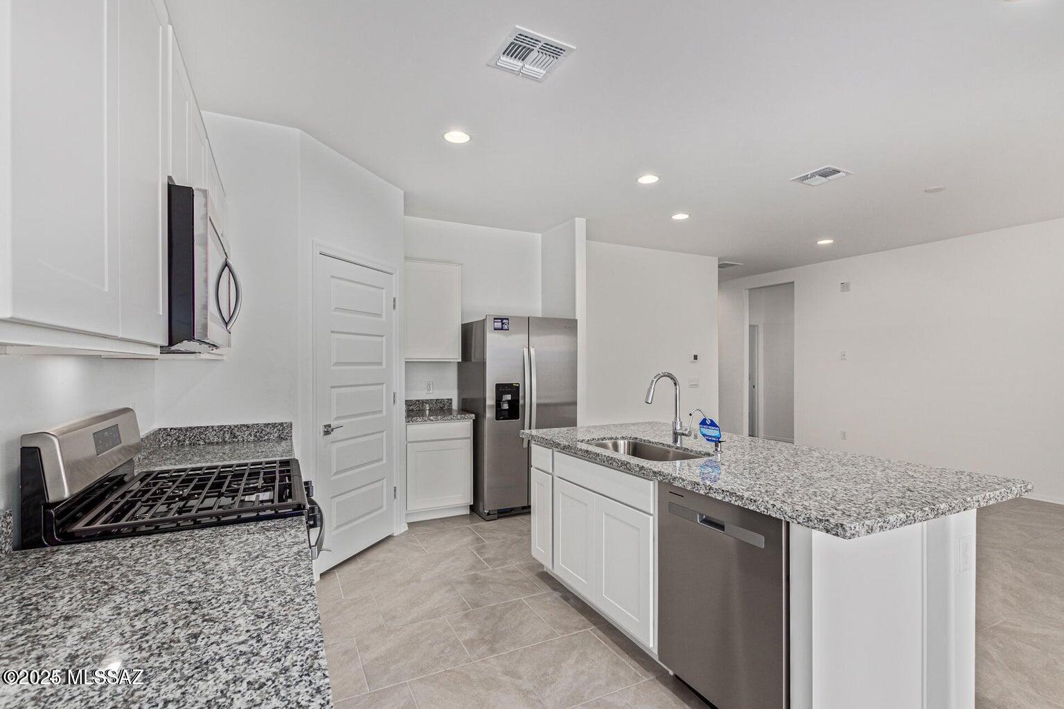 New Tucson Unit NO. 8 (1-455) - Residential Lease