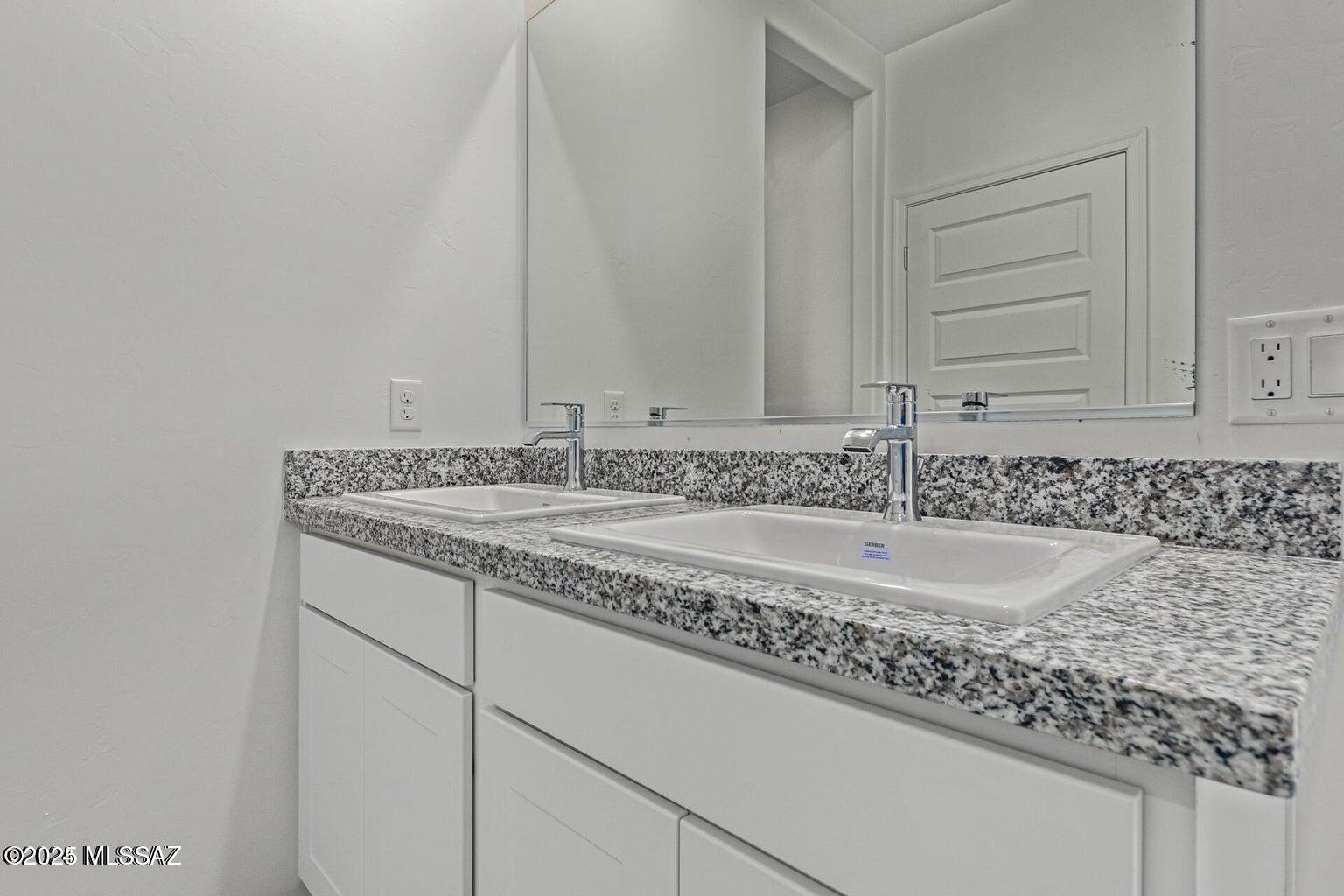 New Tucson Unit NO. 8 (1-455) - Residential Lease