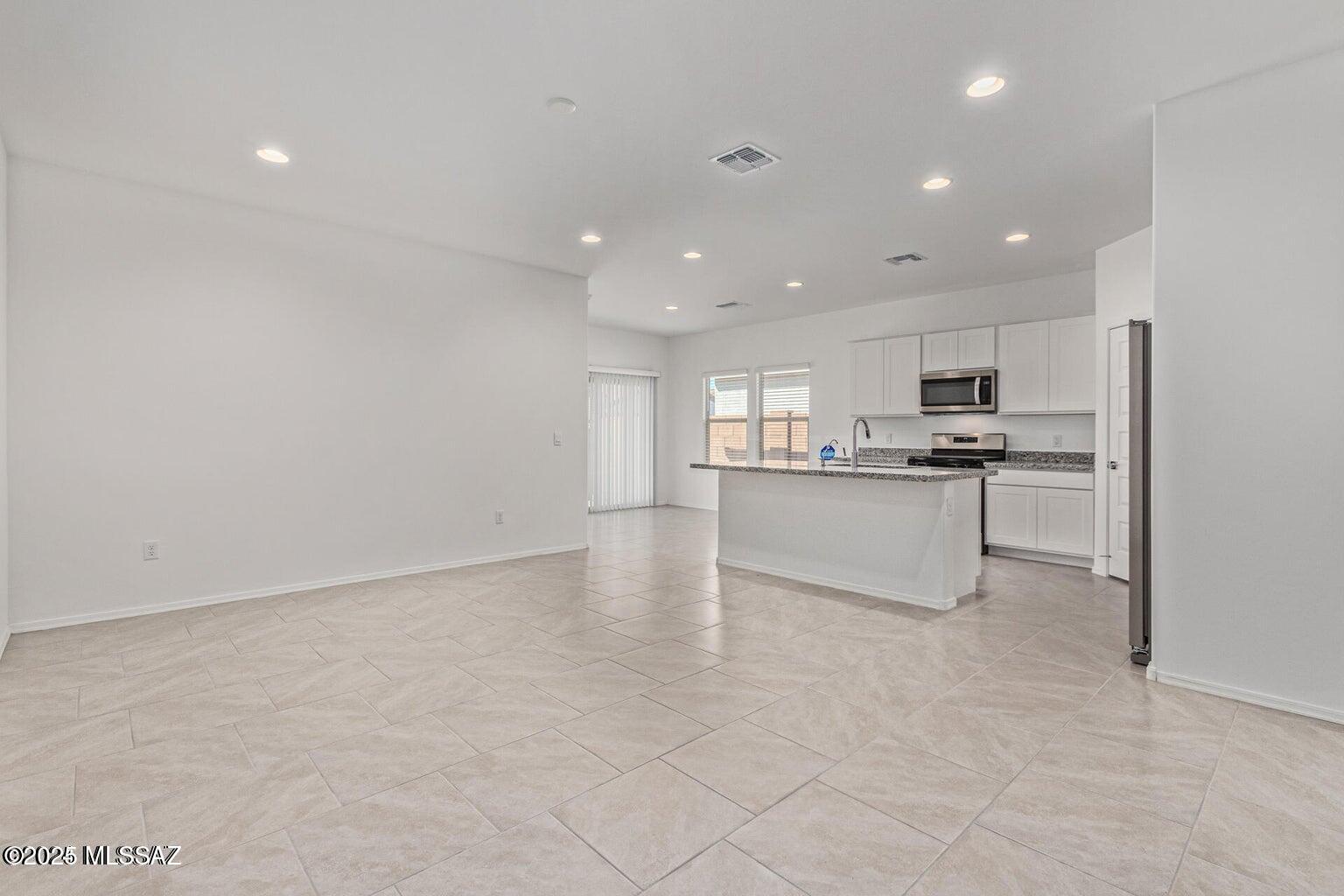 New Tucson Unit NO. 8 (1-455) - Residential Lease