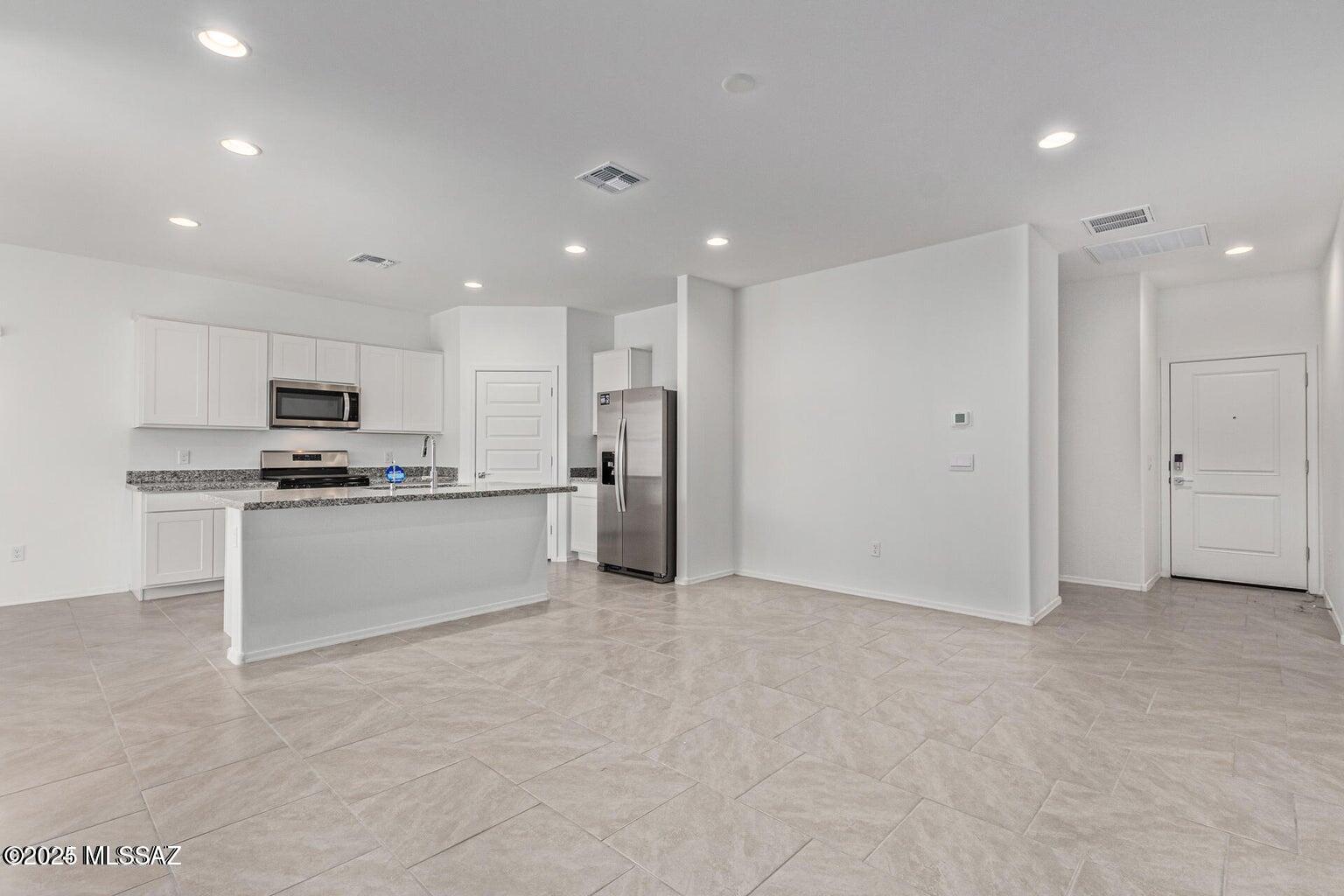 New Tucson Unit NO. 8 (1-455) - Residential Lease