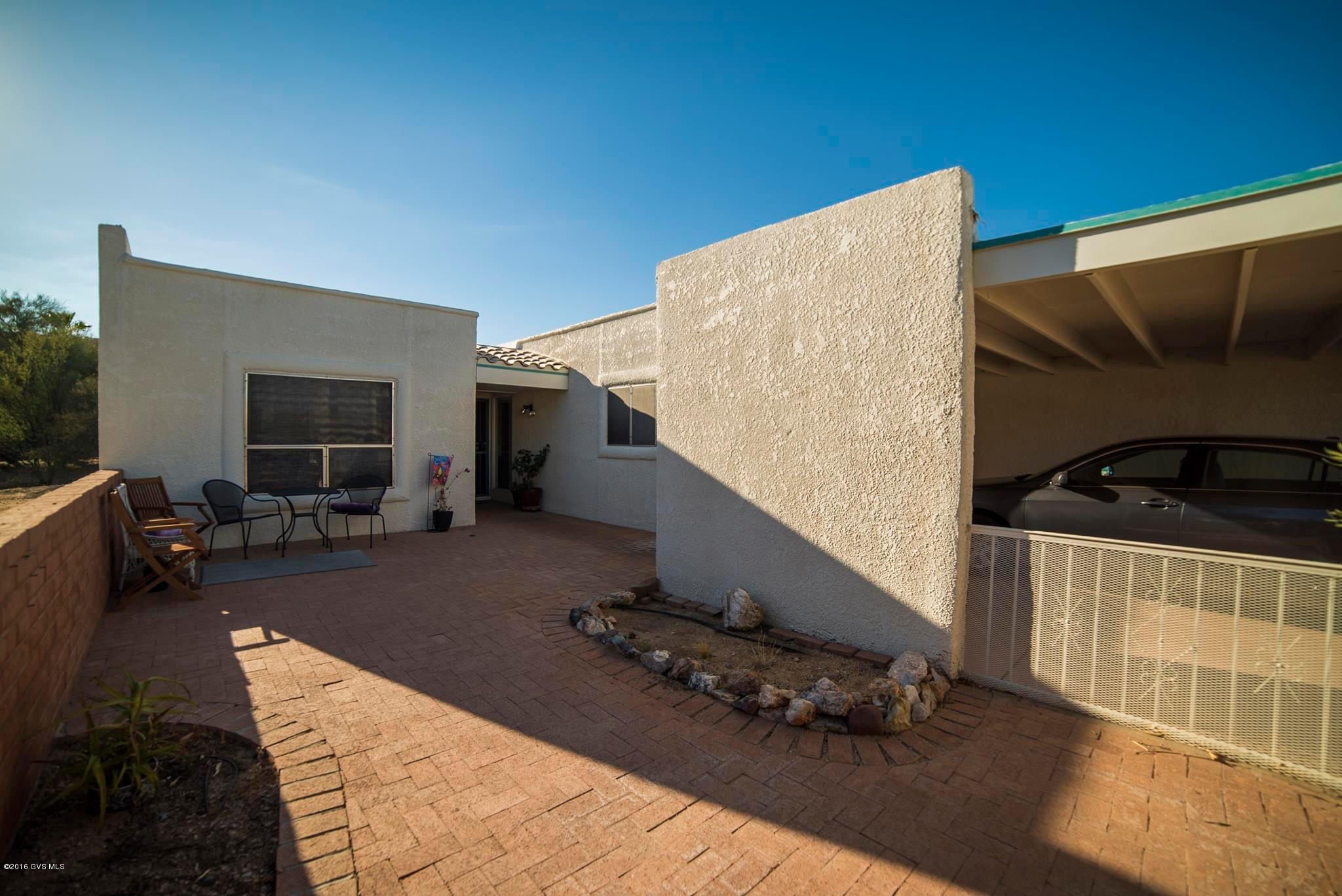 Located in The Villages, this end unit townhome has a great location with natural desert surrounding it on two sides. A large front courtyard and rear patio are surely places you will spend time enjoying the serenity as desert wildlife wanders past. This home does not have Green Valley Recreation (GVR) deed restriction, but it can be added by the new owner if desired. The perfect size winter get-a-way with 1100 square feet. A murphy bed in the guest room makes this room useful as an office or hobby room also.