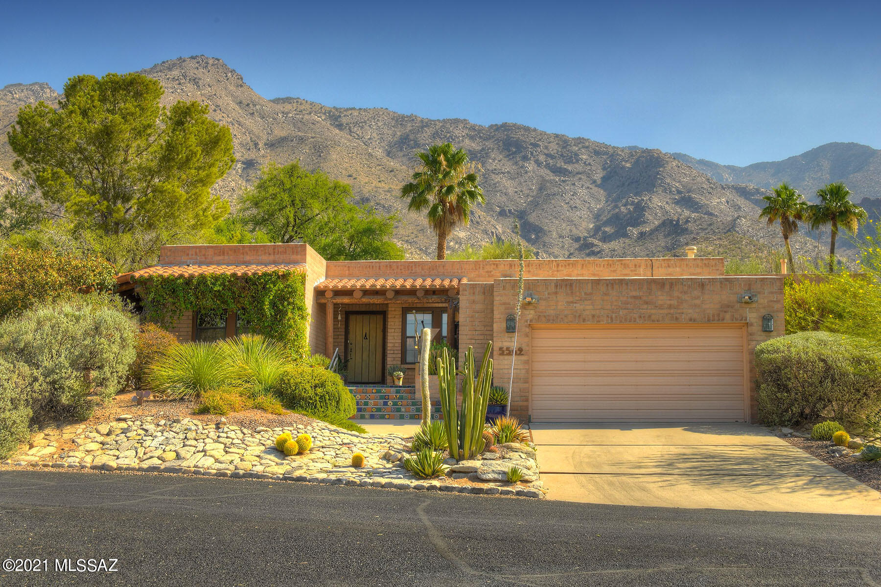 A truly memorable home nestled in the private gated community of Finisterra. Corner lot, unattached patio home w/ guest casita lies against a stunning backdrop of the Catalinas. Simple elegance & quality awaits through the welcoming courtyard. Enjoy architectural touches in the great room w/vaulted, plank & beam ceilings & dual side beehive fireplace, plus oversized dining room. Chef's kitchen w/ ss appliances, center island which features ample cabinet & granite counter space. Charming breakfast nook in the kitchen for a casual setting or dine alfresco on the outside patio. Spacious owner's suite w/ walk-in closet & slider to backyard. Small office off the owner's suite with built-in bookshelves & desk. Unique guest retreat w/exposed beams, wet bar, eating area, & full bath. See more tab: Private patio. Rear yard features beautiful landscaping. Deep Wrap Around Porch On 2 Sides Of House. Enjoy the privacy while you cozy up to the beehive fireplace for a peaceful setting. 

This desirable north Tucson neighborhood has a spectacular community clubhouse, pool, spa, and tennis courts. Close to restaurants, shopping & hospitals.  An elegant, yet easy home to ''lock & leave''.