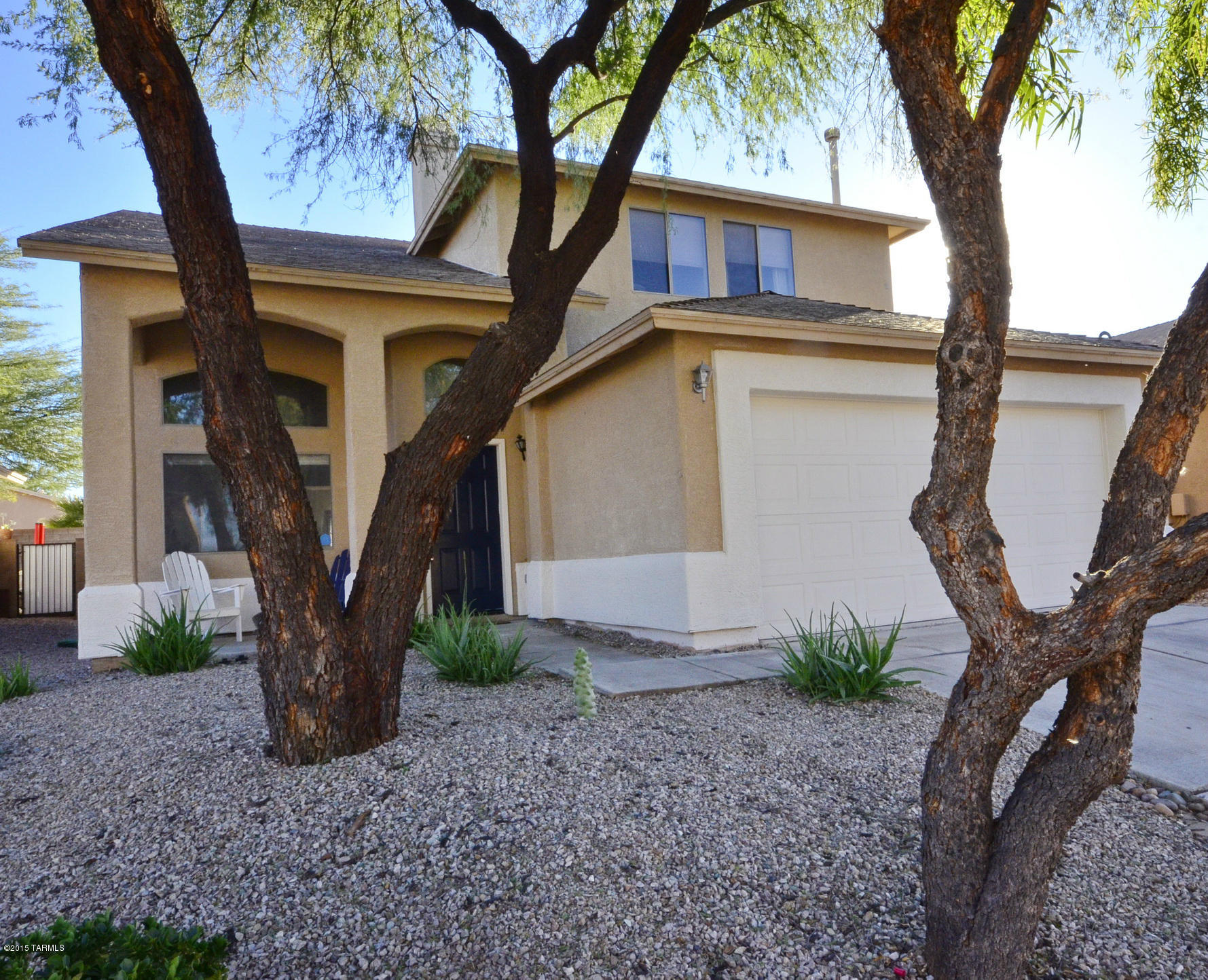 Great family home in Vail School District. This contemporary home is light and bright and features high ceilings, 5 bedrooms and 3 full baths.
Beautifully updated kitchen, bathrooms and new travertine floors. Clean as a whistle. Move right in.