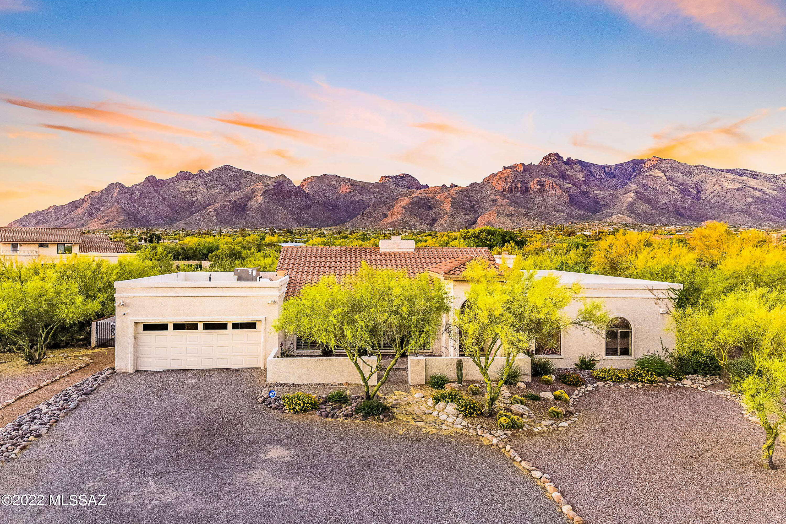Single level, 4 bedroom, 3 bathroom home located on a cul-de-sac in the highly desired Shadow Hills community. Views of the Catalina Mountains, high vaulted wood beam ceilings & expansive floor plan. Double sided wood burning fireplace between the large living room 
 & comfortable family room. Kitchen with granite countertops, stainless-steel appliances with adjacent laundry room, which incl. washer & dryer, large pantry, & accessible powder room. Spacious primary bedroom w/ fireplace + additional flex space for an office or workout room. Primary bathroom includes double vanity, separate shower, soaking tub, and walk-in closet. 3 guest bedrooms and guest bathroom w/ shower & tub. Incredible views of the Catalina Mountains from the expansive, entertainment friendly backyard with pool & spa