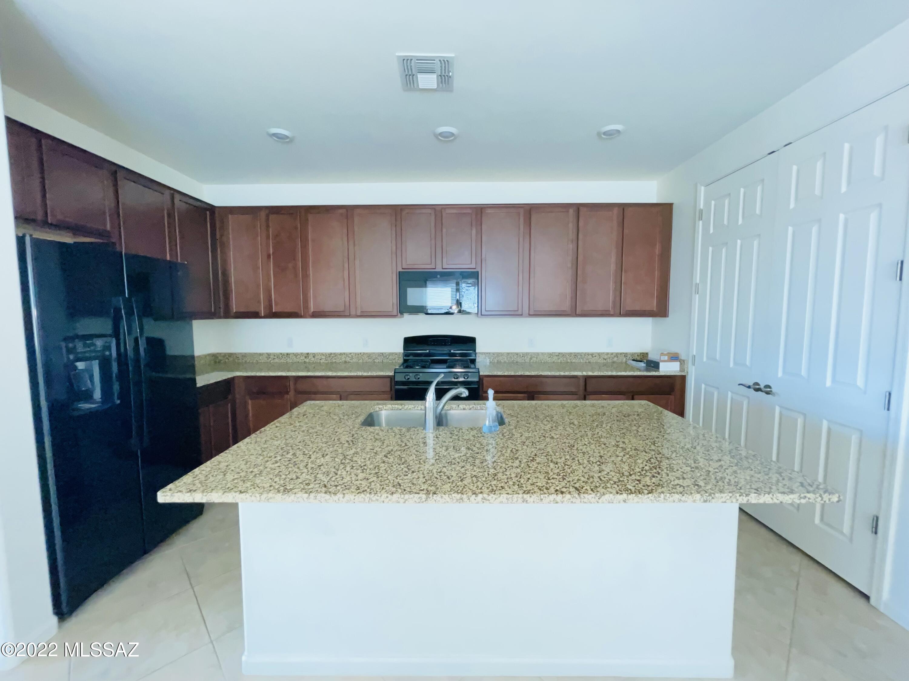 The Vistas At Rincon Knolls SQ20152600506 - Residential Lease