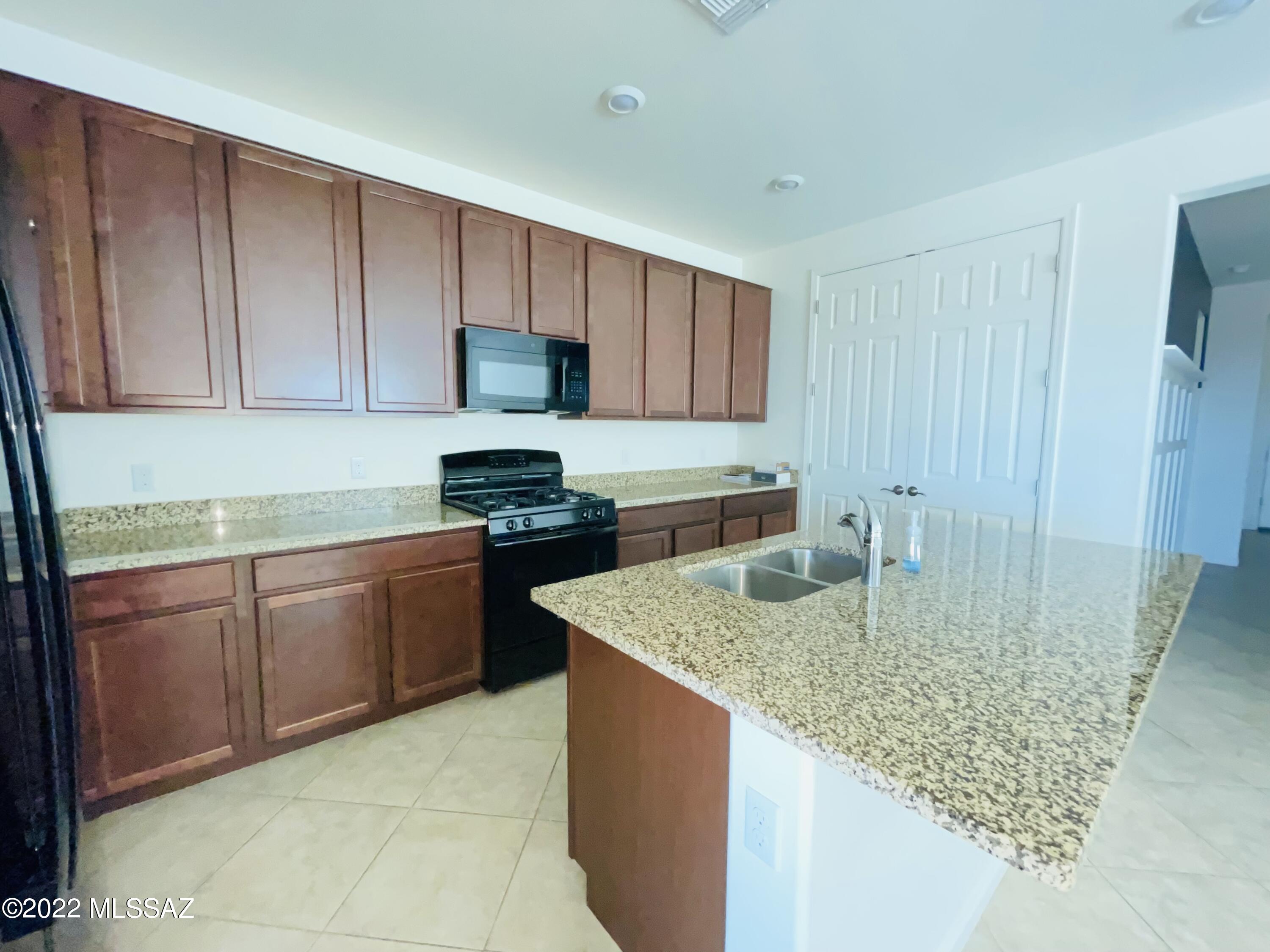 The Vistas At Rincon Knolls SQ20152600506 - Residential Lease