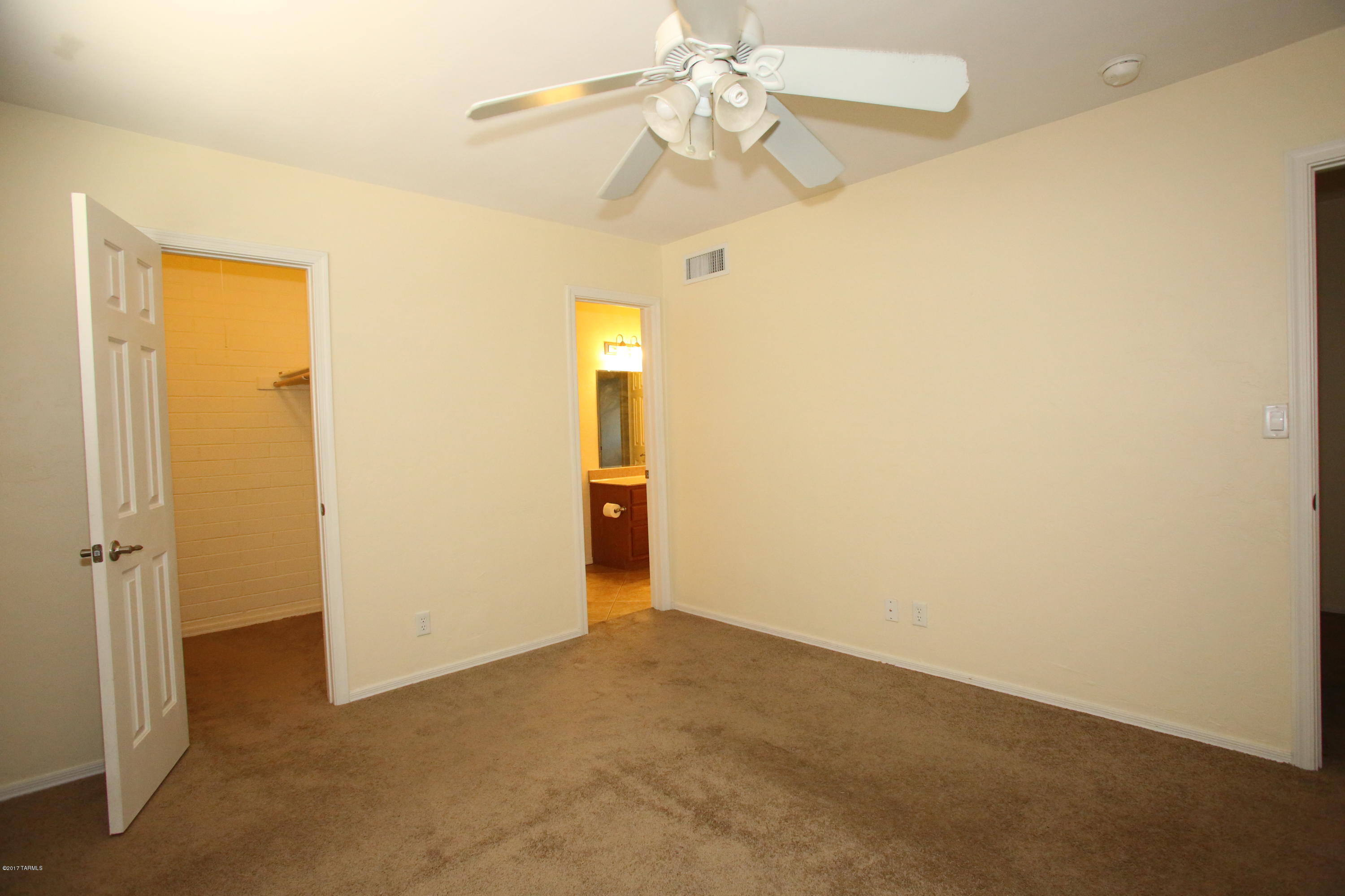 Villa Venice Condos - Residential Lease