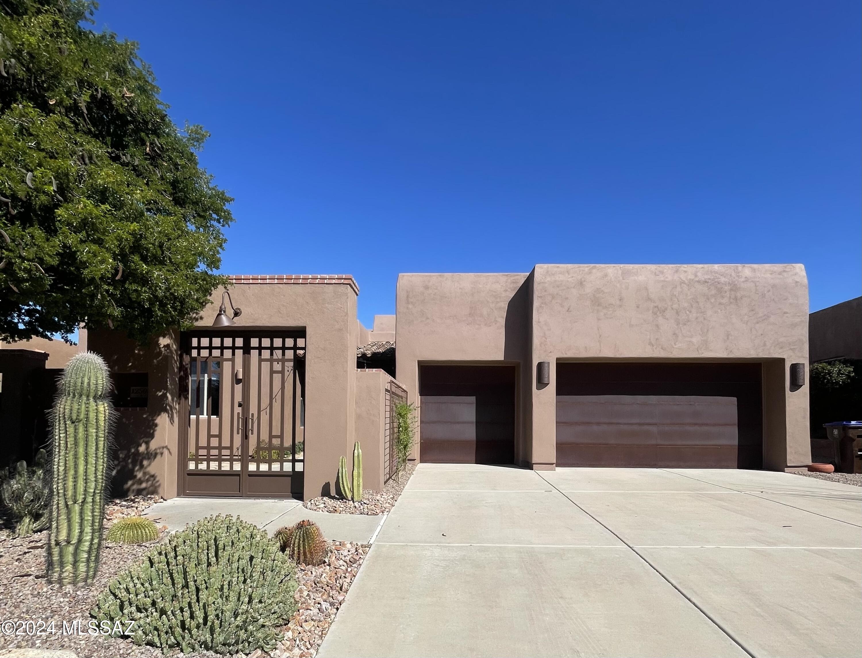 4BD/2.5BA (2,480sf) home located in gated community in Dove Mountain. Mountain views, spool, fountain, extended patio.
