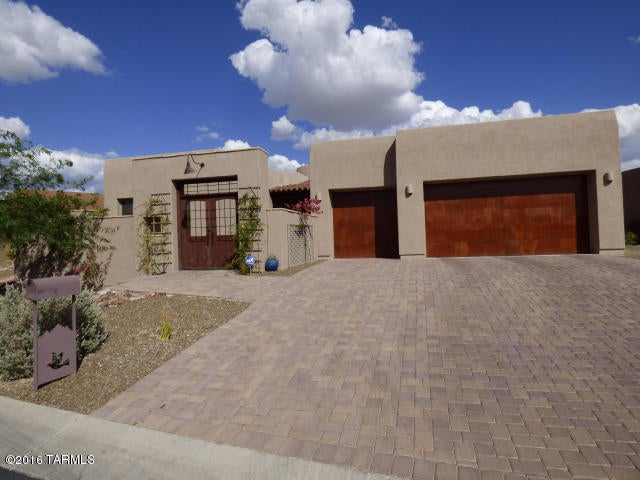 NOT TOO OFTEN THAT A HOME OF THIS CALIBER COMES UP FOR RENT. THIS HOME HAS GRANITE COUNTERS, WET BAR, GATED FRONT DOORS, CONCRETE FLOORS,CUSTOM CEILINGS, DESIGNER WINDOW COVERINGS, SPACIOUS KITCHEN, LARGE MASTER SUITE, CASITA, A BEAUTIFUL BACKYARD, AND MUCH MUCH MORE.
	
	Referral Fee: Yes