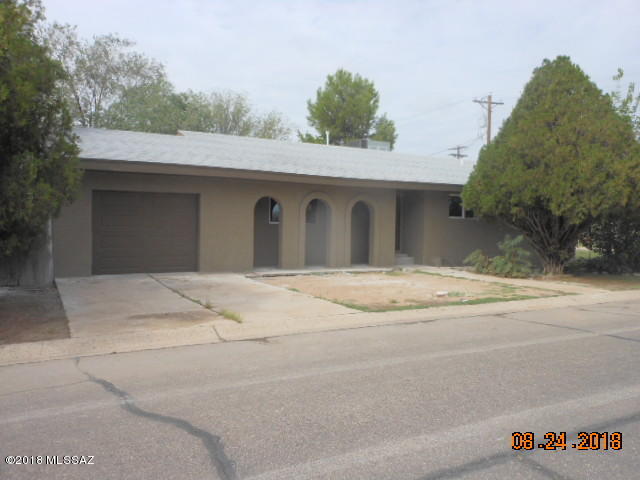 COMPLETELY REFURBISHED HOME CENTRALLY LOCATED IN WILLCOX, AZ. CLOSE TO SCHOOLS AND SHOPPING.NEW DOUBLE PANE WINDOWS, NEW ROOF, NEW GAS FURNACE, NEW HOT WATER HEATER , NEW APPLIANCES AND NEW KITCHEN CABINETS. CARPETS HAVE ALSO BEEN REPLACED WITH NEW FLOORING.. BATHROOMS AND BEDROOMS HAVE BEEN REDONE. HOME IS LIKE NEW. ''HUGE PRICE REDUCTION''.
