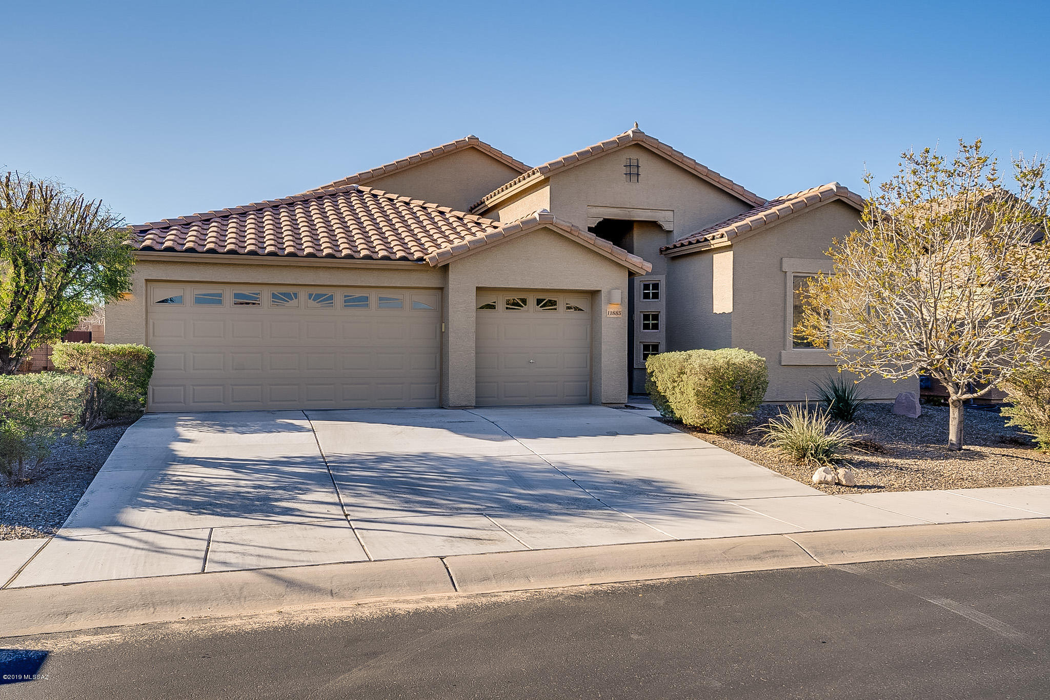 Exceptionally well cared-for, spacious Lennar Everest model offers a split floorplan with great room and three-car garage. Four bedrooms plus an extra room that can serve as a den, family room, or media entertainment room. Owner/Contractor has added lots of upgrades and kept up with regular maintenance, and it shows! Dream kitchen with gas range, convection oven, stainless refrigerator, under cabinet lighting, tile back-splash, extra food storage, and granite counter tops. Breakfast nook, bar seating, and dining area. Two full bathrooms with a garden tub and separate shower in the Master. Enjoy gardening in the raised bed planter boxes. Lennox 14 SEER HVAC, water softener, security doors, and more. Close to I-10, schools, walking trails, parks, and splash pad.