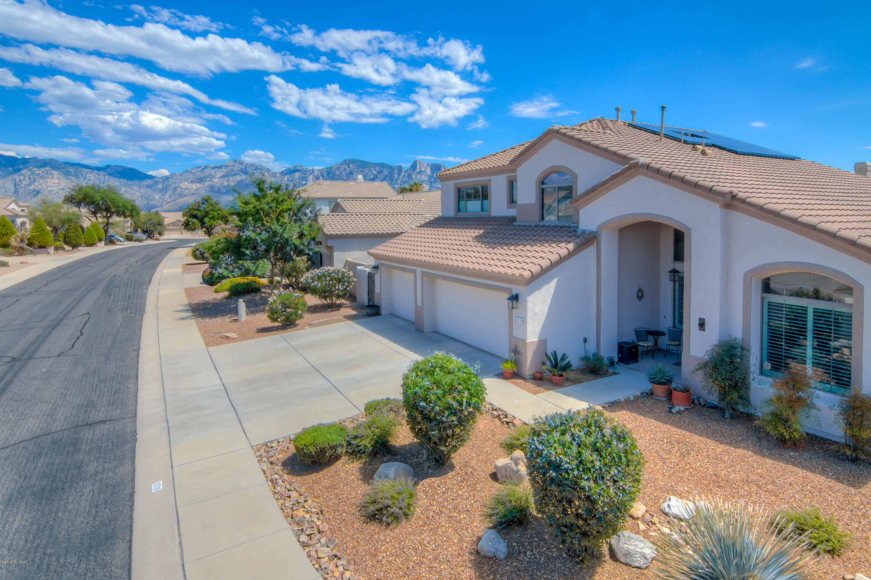 Wonderful 2-Story. 3-car garage with Open Floor Plan in Rancho Vistoso! Move in ready. Main floor has a 2nd master suite with ensuite bathroom. Spacious Great Room and Separate Living and Dining Area! Gourmet Kitchen with Maple Cabinets, Breakfast Bar Overlooks Family Room! Extensive Ceramic Tile and Entertainment Area. Upstairs has large guest rooms, Huge Master Suite with Balcony and Mountain Views! Solar. Large Rear Yard with Extended Covered Patio, Gas BBQ Stub and SPARKLING POOL...Perfect for Entertaining! Located on Large Corner Lot and includes solar system that is grandfathered into TEP net metering agreements that keeps utility costs low! Or can be removed upon request.