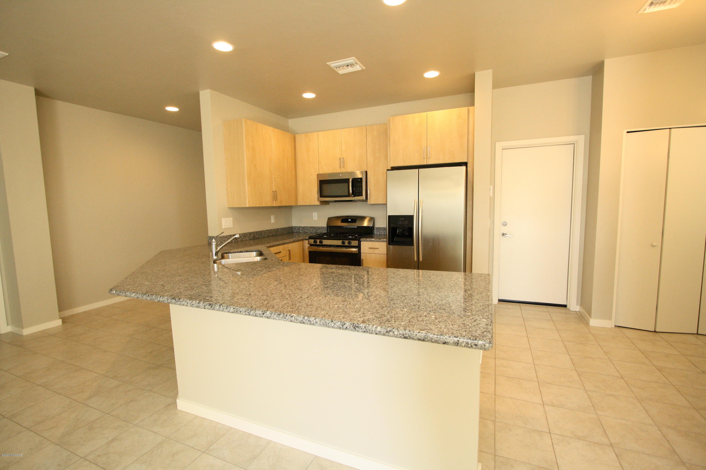 Elementary Place SQ20163230723 - Residential Lease