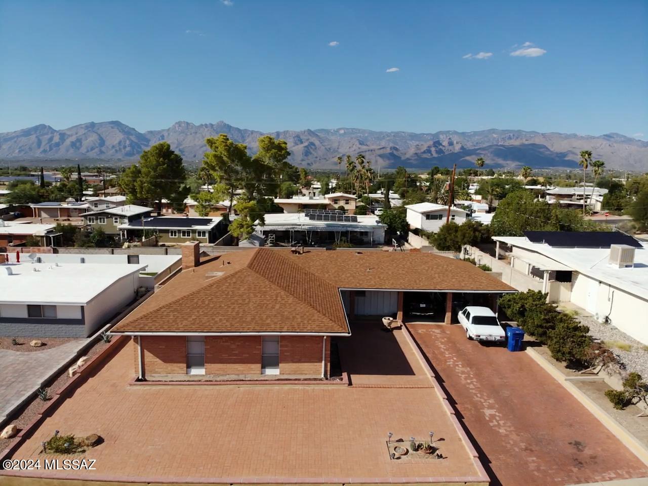 Nestled in the peaceful east side of Tucson, this lovely 3-bedroom, 2-bathroom home offers a perfect blend of comfort and tranquility. The private yard provides stunning views of the nearby mountains, perfect for enjoying Arizona's beautiful sunsets. With low-care landscaping, you can spend less time on yard work and more time relaxing. Ideal for those seeking a quiet retreat while still being close to city conveniences. Don't miss out on this gem!
Master Bedroom/Bathroom could use some TLC but is currently being used as a storage room.