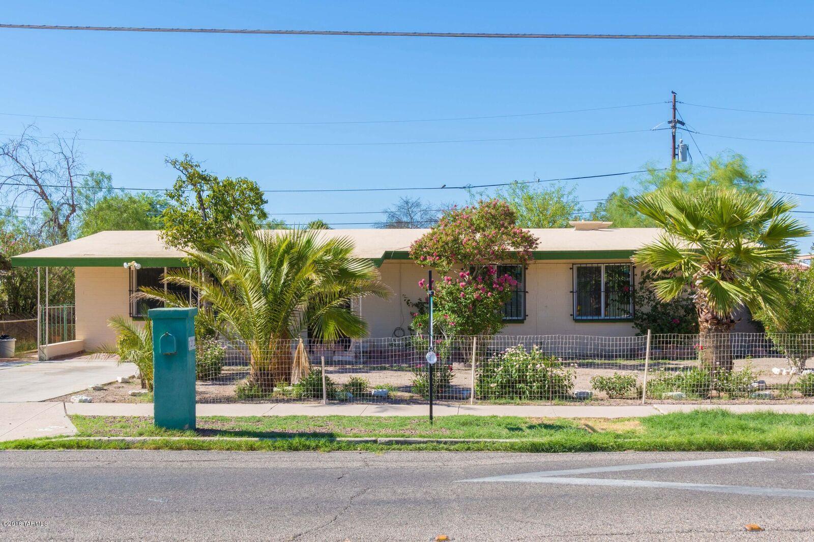 Must see charming home, move in ready conveniently located with easy access to U of A, PIMA West campus and I-10. Your able to see A mountain.  All new windows, carpet, bathroom and kitchen updated. This home is eligible for Pathway to Purchase down payment assistance program!!!