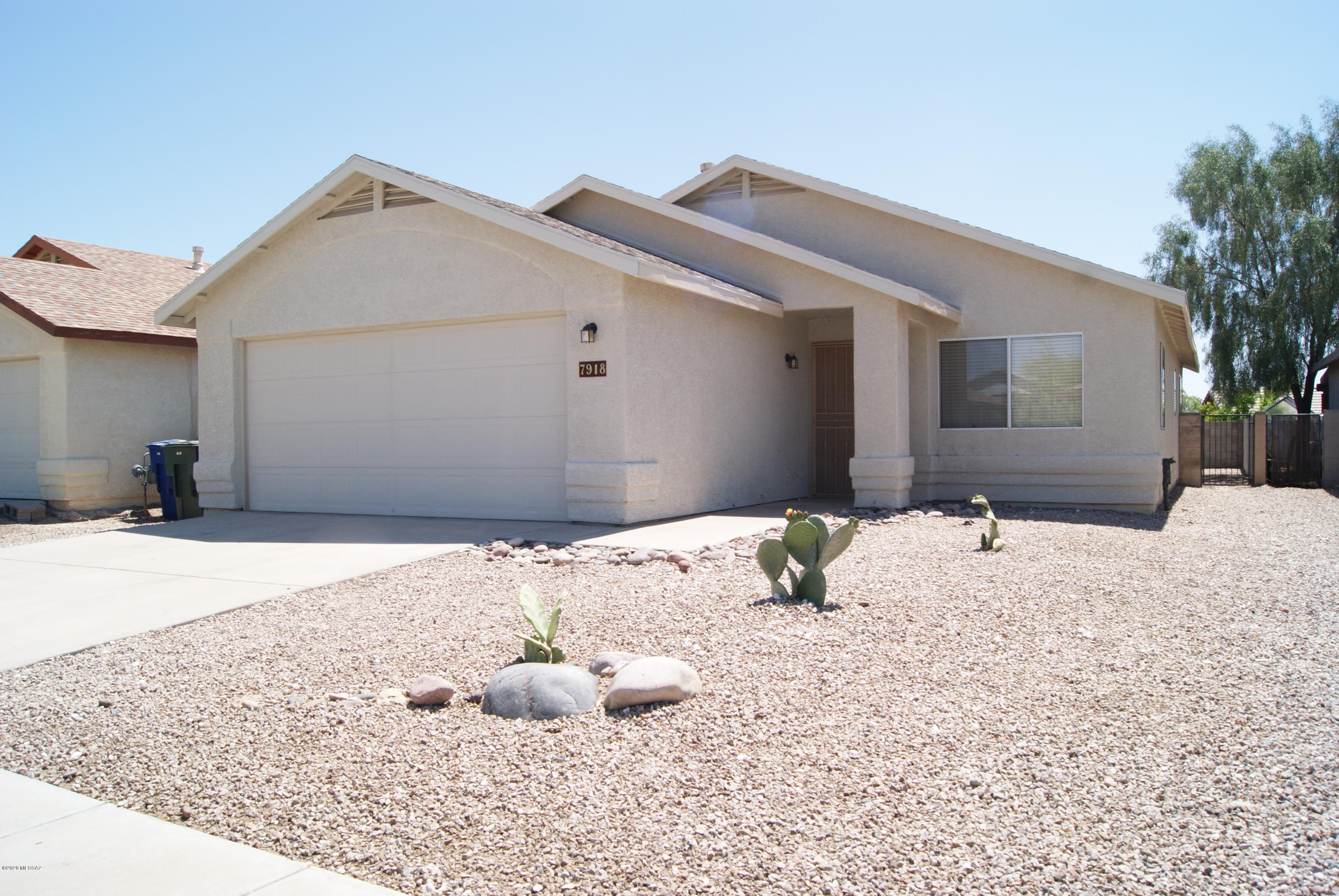 CHARMING 3 BEDROOM/ 2 BATH, 2-CAR GARAGE HOME IN RITA RANCH IS VERY CLOSE TO PURPLE HEART PARK. NO CARPET! CEILING FANS: LIVING ROOM, DINING RM & ALL BEDROOMS. KITCHEN W/SLAB GRANITE COUNTERS W/BREAKFAST BAR, CABINETS W/PULL OUT SHELVES, LAZY SUSAN, LARGE PANTRY, DISHWASHER, ELECTRIC STOVE, BUILT-IN MICROWAVE, FRIDGE/FREEZER W/ICEMAKER & DISPOSAL. LAUNDRY RM W/ W/D HOOK UPS OFF GARAGE ENTRANCE. VAULTED CEILINGS IN LIVING ROOM & KITCHEN. FAUX WOOD BLINDS. LAMINATE & CERAMIC THROUGHOUT. NEW WATER HEATER. ELEVATED & PRIVATE BACKYARD W/ONLY SINGLE STORY HOMES AROUND IT. GREAT BACKYARD FOR ENTERTAINING W/COVERED EXTENDED PATIO. CLOSE TO SHOPPING W/QUICK ACCESS TO I-10 & MAJOR EMPLOYERS. VAIL SCHOOL DISTRICT! HVAC FILTERS PROVIDED. 2 SMALL PETS O.K. RENTER'S INSURANCE REQUIRED. NON SMOKING HOME.
