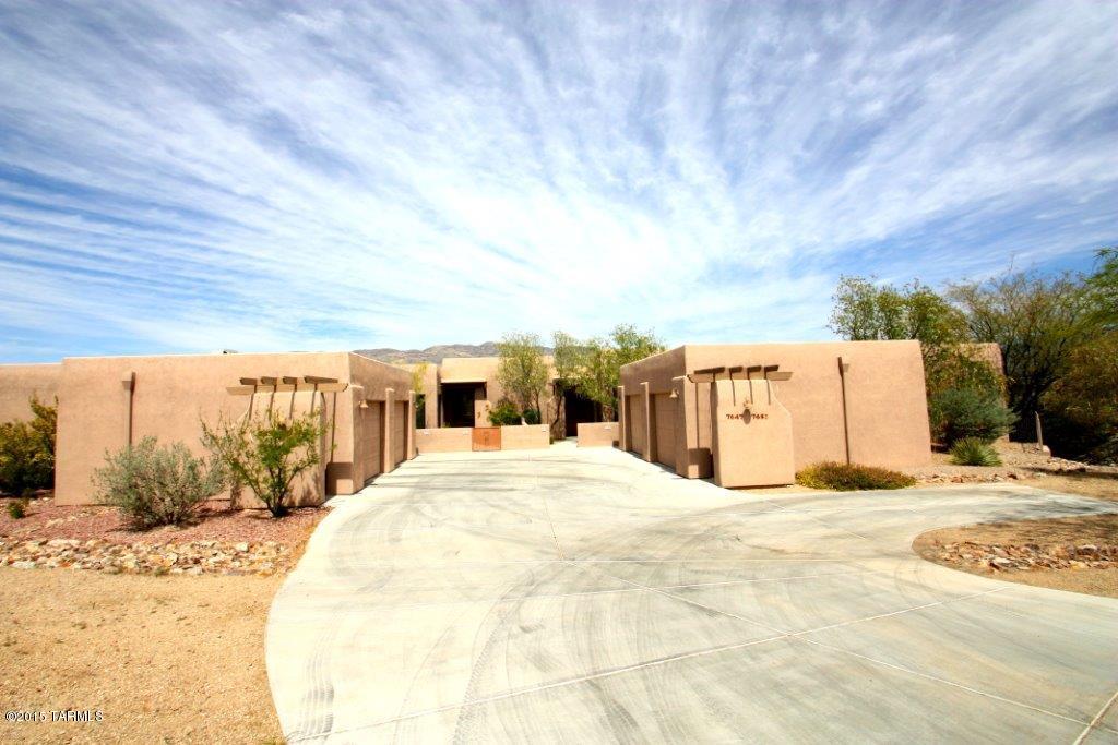 Nestled at the base of the Rincon Mountains, this private, 1 bedroom home is a perfect getaway to enjoy Tucsons weather.  Unobstructed views of the Rincons from the back patio, low care landscaping in the front and back, and the activity filled community center will surely make your buyers happy.  Hiking trails, fitness center, community lap pool, concerts, ping pong, and the list goes on and on.