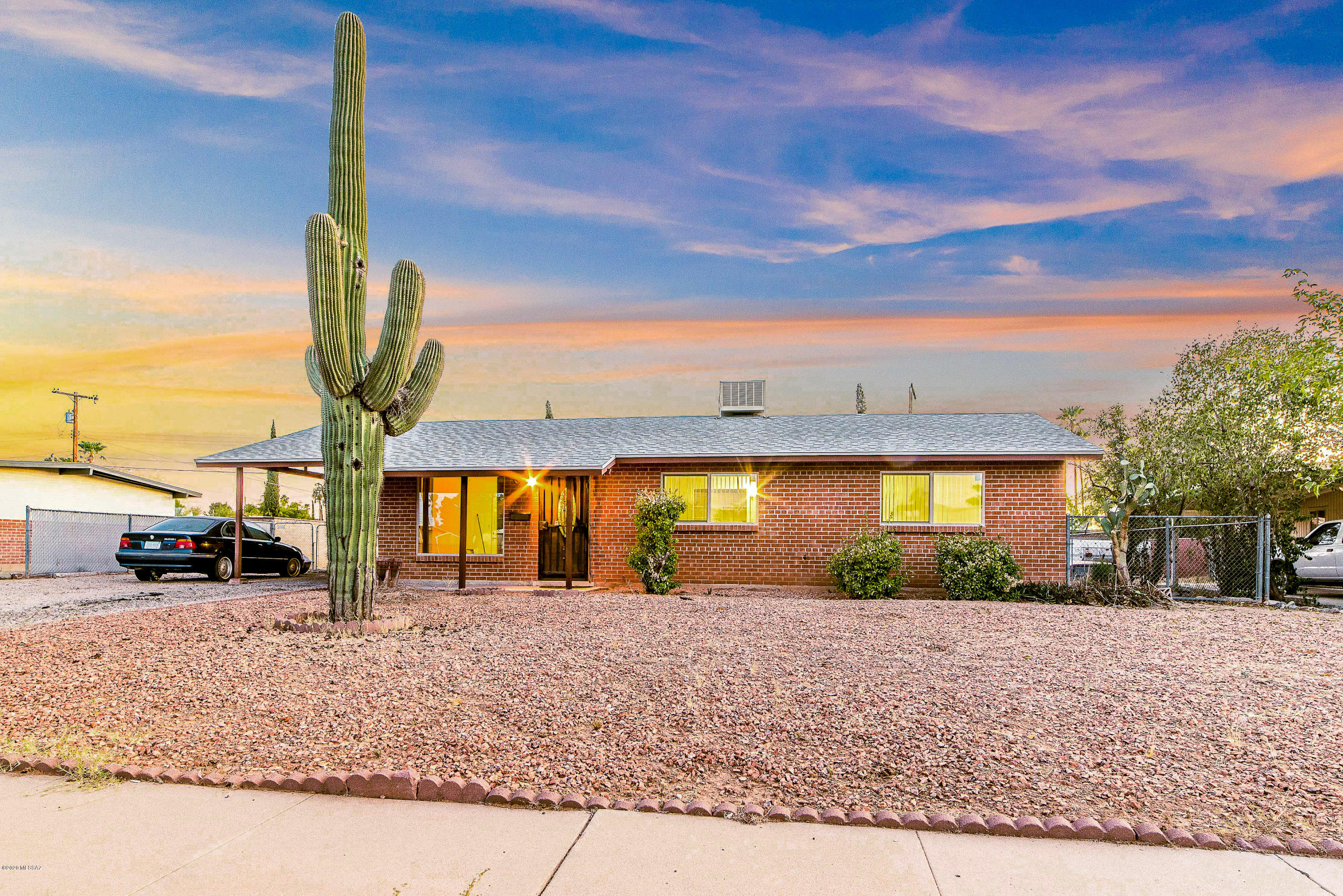 Great opportunity in Terra Del Sol! Located on an expansive lot, this brick home welcomes with curb appeal galore. Walk inside to open concept kitchen including stainless appliances! Bathrooms are nicely upgraded in tile and designer choices! Dont miss the workshop area, fresh interior paint, brand new windows and newer carpet. This is a diamond in the rough! Welcome Home!