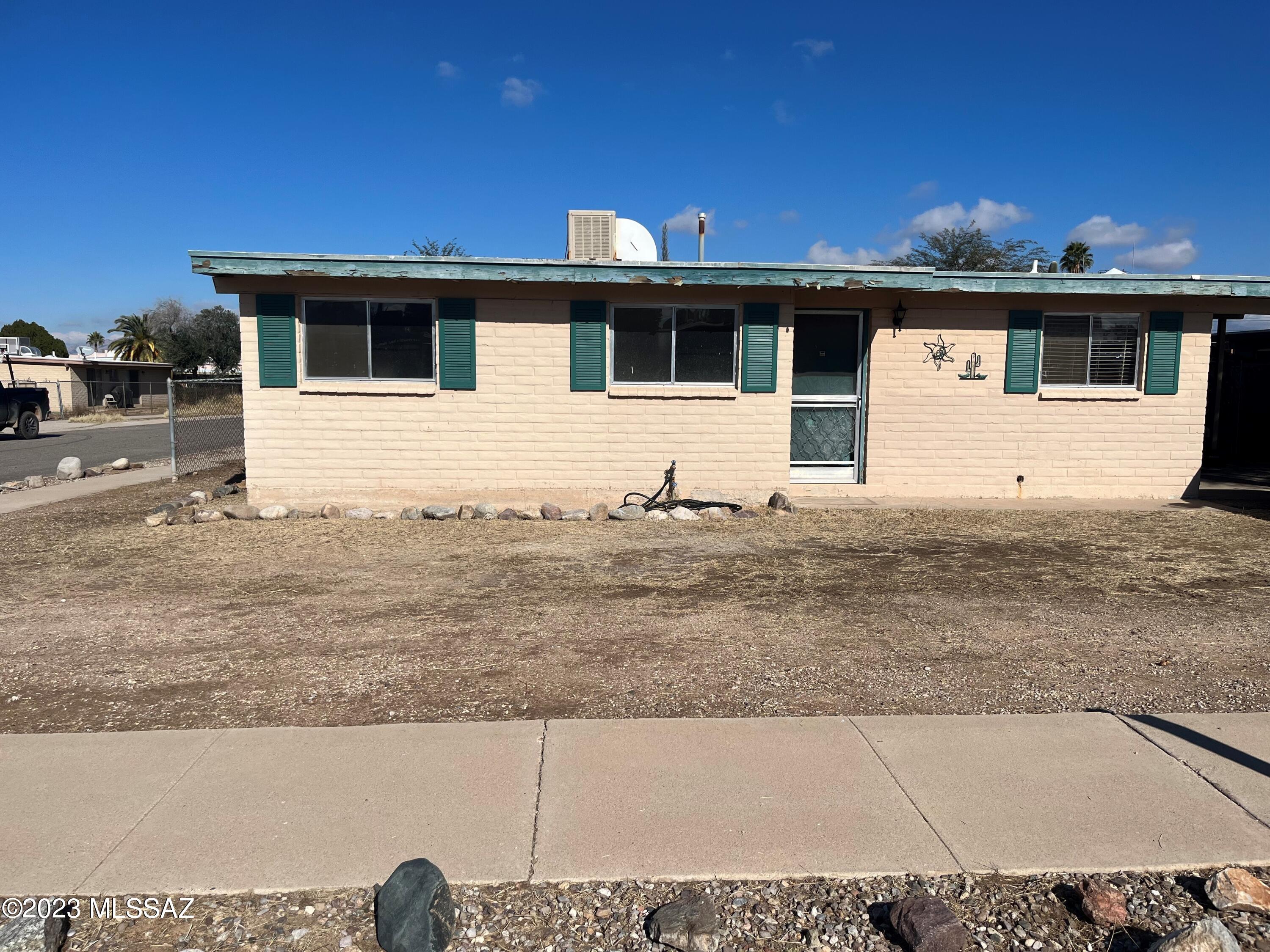 Come see this cozy 3 bedroom, 2 bath home.  Needs a little TLC.   Great location near shopping and bus line, and in walking distance in Erickson elementary and Palo Verde High School.   House on corner lot for extra privacy.  A Must see!  Please see comments to contact listing agent to schedule showing. The LA is related to the seller .