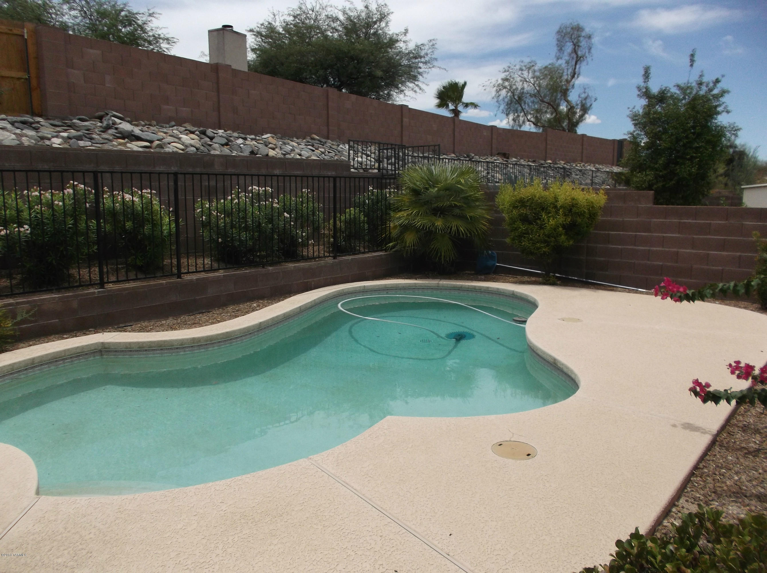*tenant occupied till 09/24/2019* 

PRIVATE POOL!! Close to park, shopping and more! Spacious 3bdr/2ba home on eastside of Tucson. Property has formal living room, and dining room. Family room off kitchen with cozy fireplace. Enjoy your fenced backyard w/covered patio and sparkling private pool! Call office now!