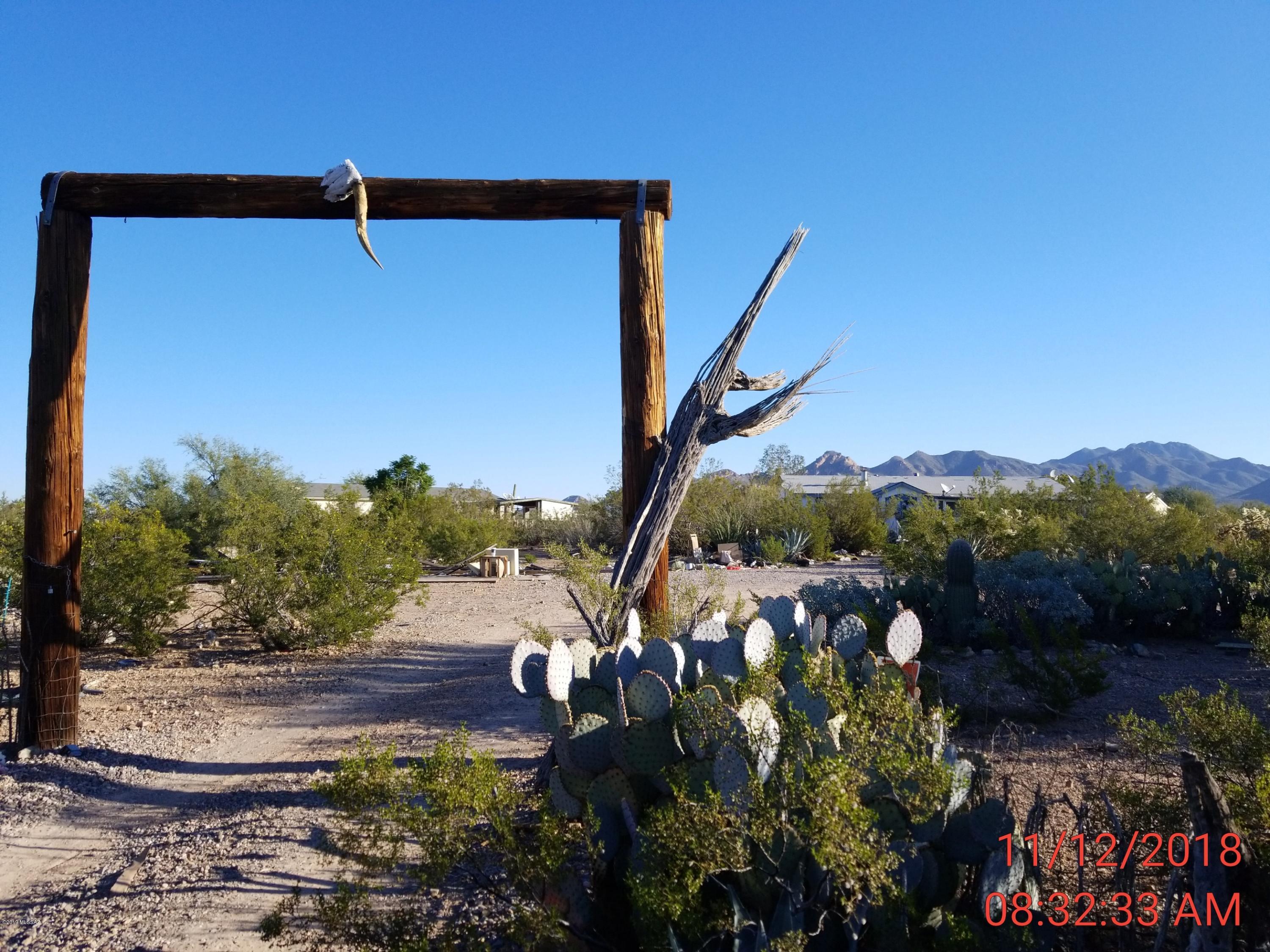 Excellent opportunity to own over 1.5 acres of land with paved road access.  This home offers a lot of potential and is situated near the back of the property for added privacy. Vaulted Ceilings, split floorplan with 3 bedrooms and a bonus living room.

Some TLC can make this an excellent home.