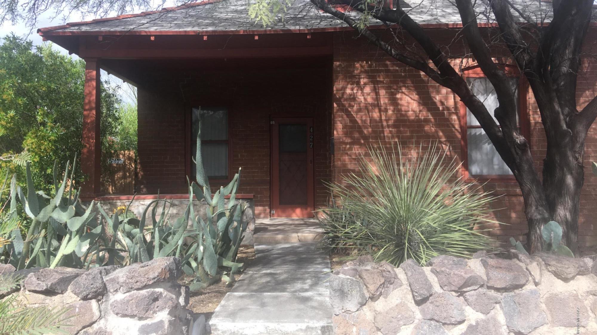 Cute home in a great location. Hard wood flooring and a nice cozy fireplace gives it that warm and homey feel. Don't miss out on this great catch.