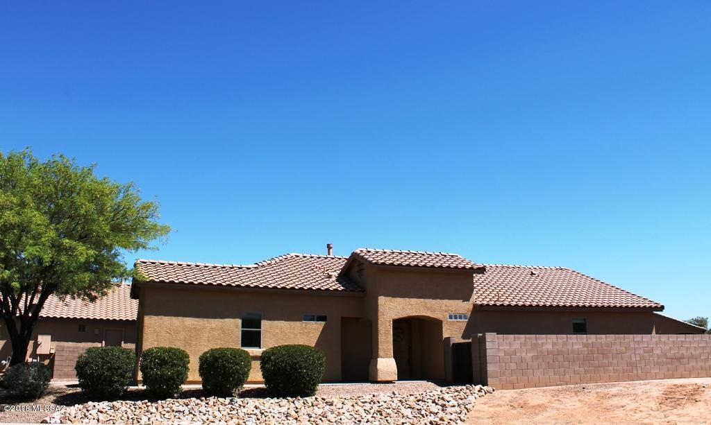 Incredibly Clean & Well Maintained Home is ready for move in. Features include: Newer Stainless Steel Kitchen Appliances, Fresh interior paint & Samsung Washer/Dryer included. High ceilings in Great room opens into the updated kitchen. Backyard features views, fire pit and covered patio. Extra private lot is adjacent to walking path and steps from the neighborhood park. Recent full home termite treatment in March 2018 with warranty. Come see today!