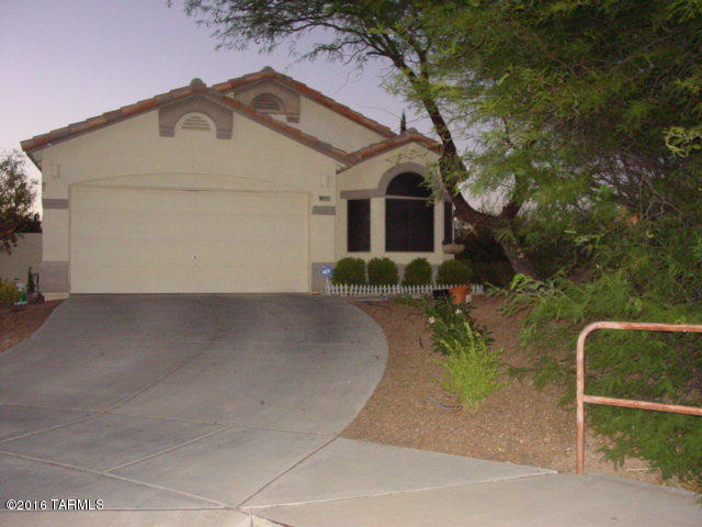 Lovely 3BR/2BA, home on cul-de sac w/unobstructed mountain views! Bright open kitchen w/gas stove & matching over the range microwave, breakfast island, window seat, custom cabinets w/roll-outs, track lighting & pantry. Ceramic tile in kitchen/dining area & bathrooms, carpet throughout rest of home. Office & den have crown molding & custom paint. Versatile split bedroom plan, arched entry to MBR w/walk-in closet & vaulted ceilings. MBA features custom paint, walk-in shower & garden tub. Beautifully landscaped backyard w/covered patio, raised brick flowerbed & lots of trees w/drip irrigation. Separate dog run.