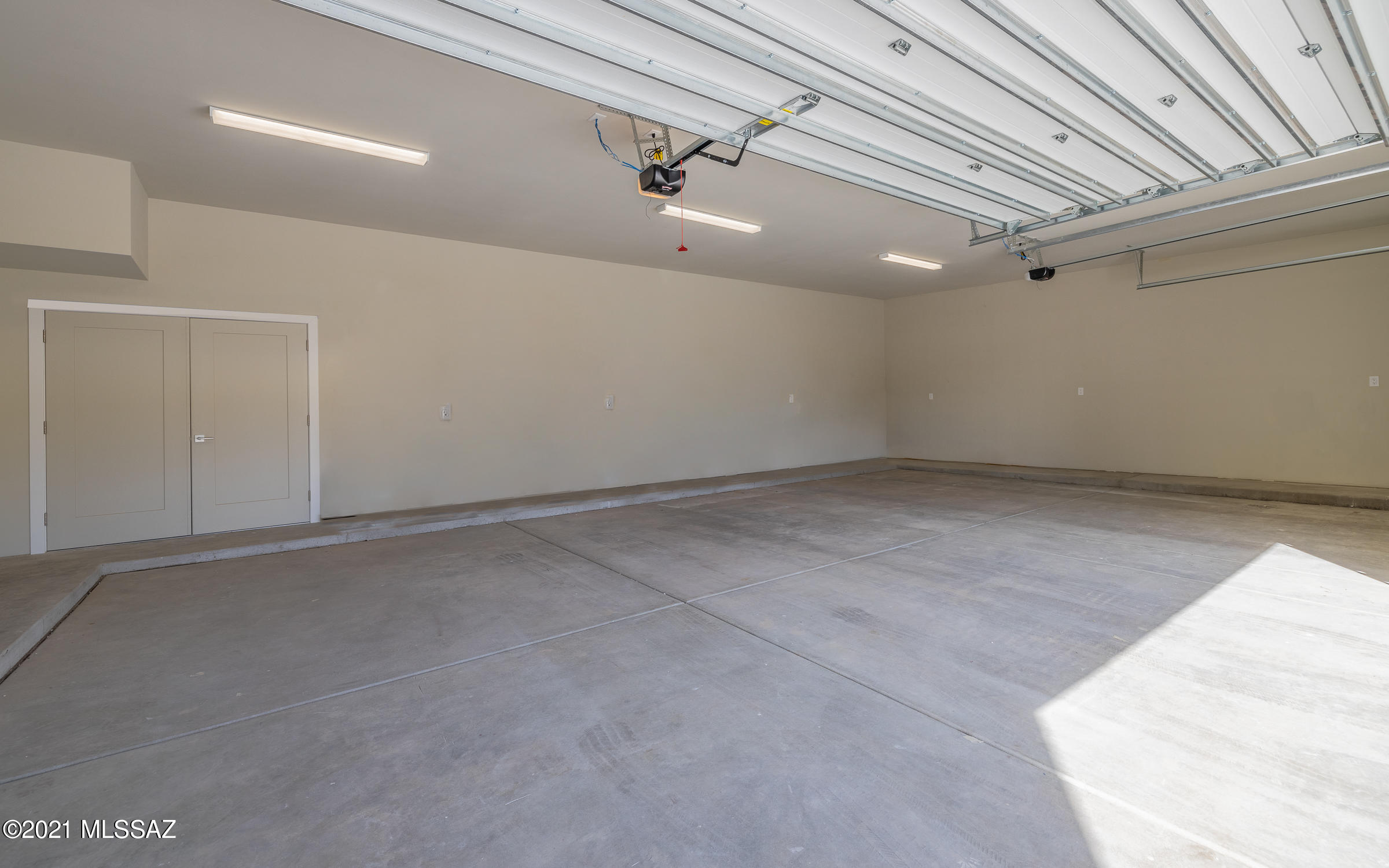 Sabino Mountain (1-290) - Residential