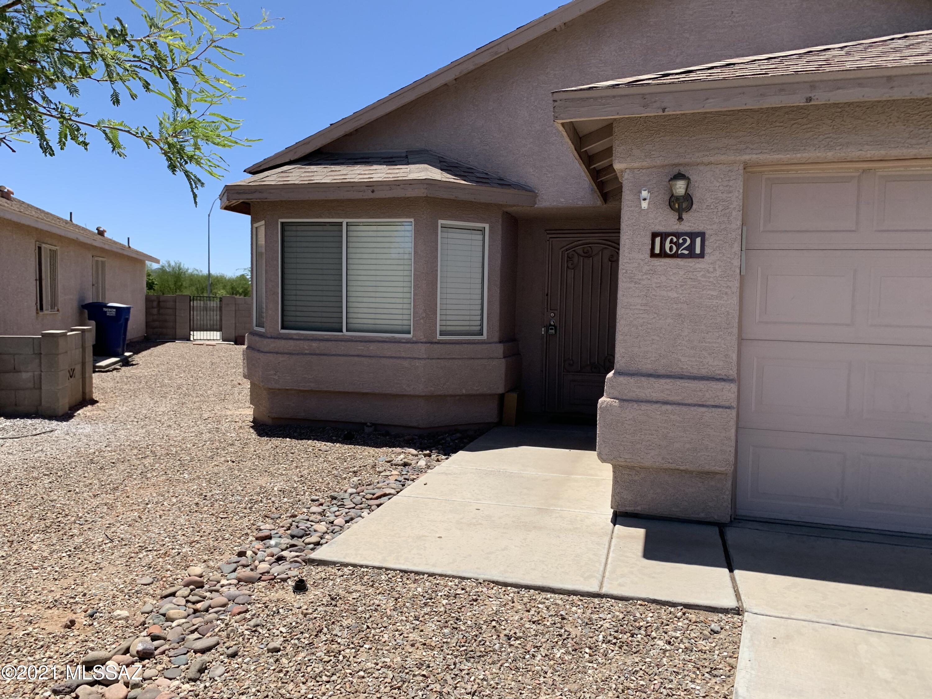 Great 4Bdm 2Ba Home, in a well desired location! will not last long! fresh new paint and wood look flooring in Living rooms and bedrooms, no carpet! Big Open Floor plan with vaulted ceilings, 2 living areas, living room has a front looking bay window complete with a sitting bench with hidden storage, kitchen overlooks the family room and dinning room, Kitchen features stainless steel appliances, a breakfast bar, lots of counter space and cabinet space, and a pantry! Nice sized bedrooms with ceiling fans, Master bedroom features a LARGE walk-in closet, Updated Master bath sink with a vanity area, Great for entertaining Large backyard with a built in trampoline, covered patio, Close to shopping, city parks, U of A, and easy access to the freeway. Small dogs only sorry no cats.