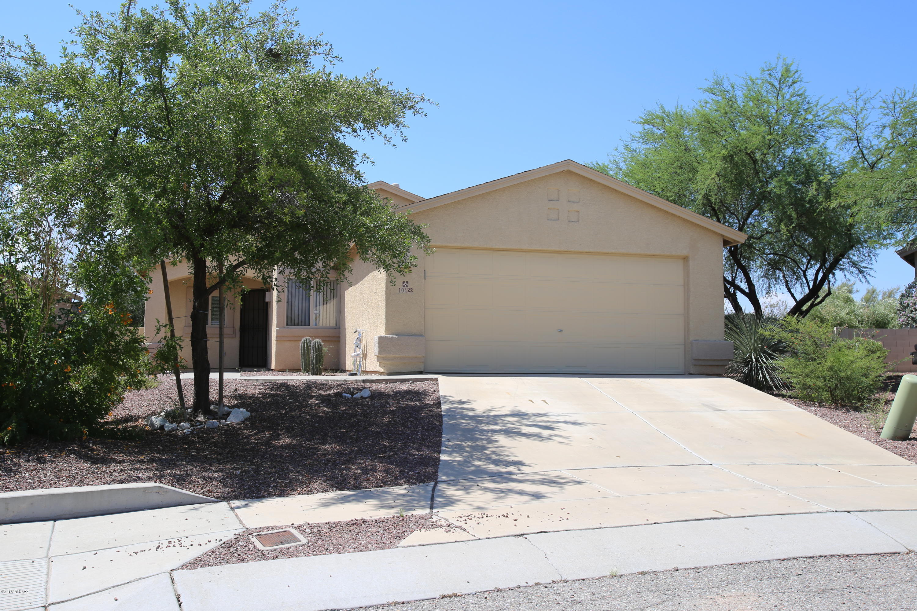 Lovely 3 Bedroom home in Vail school district with ceramic tile floor through out,12 SEER A/C, Alarm system, Soft water system, and built in entertainment center in living room. Move in ready. Wonderful Southeast location in Rita Ranch close to I-10, Davis Monthan AFB.