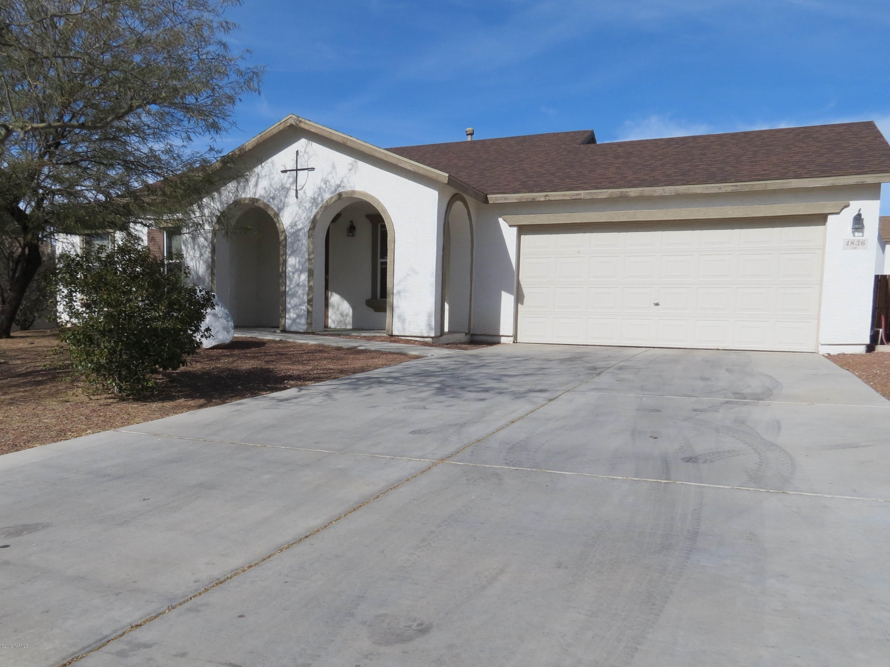 Great 3 Bedroom 2 Bath in Scenic West Tucson with new tile and paint!
Enjoy the views from this great location just south of Ajo and Kinney!