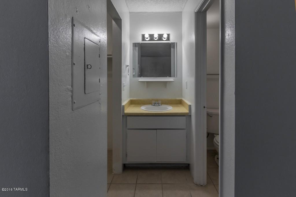 Lincoln Park - Residential Income