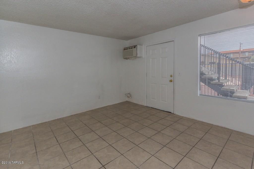 Lincoln Park - Residential Income