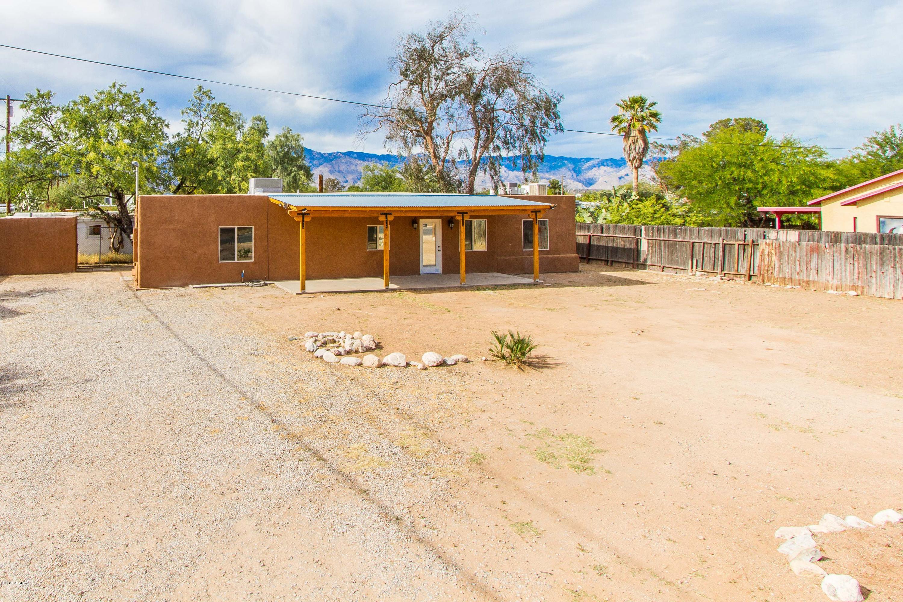 Fully remodeled home in awesome central location! Close to everything: schools, shopping, entertainment and U of A to name a few! Large lot and open floor-plan. Split bedroom layout and open living spaces. Newer appliances, windows, washer/dryer, laminate flooring, and more! Walk-in shower in one bath and full tub and shower in another. Beautiful finishes and mountain views! Ready to move in and enjoy! This one won't last long!