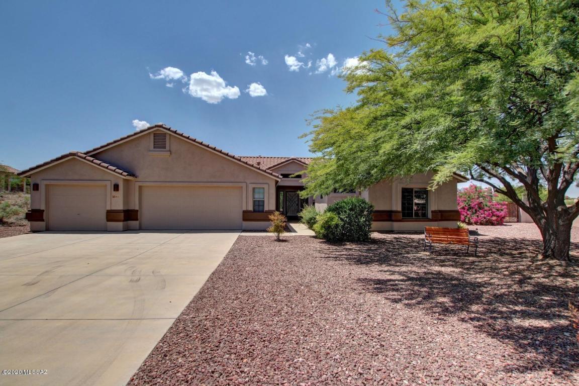 Premium location on private CUL-DE-SAC on one acre featuring panoramic western mountain views, large backyard entertainment area with pebble tec pool, professional barbecue and covered patio. Split bedroom floor plan with central great room and large 3 car garage. You'll love the new carpet in the bedrooms, solid surface in the high traffic areas and fresh paint make this gorgeous property move-in ready.
