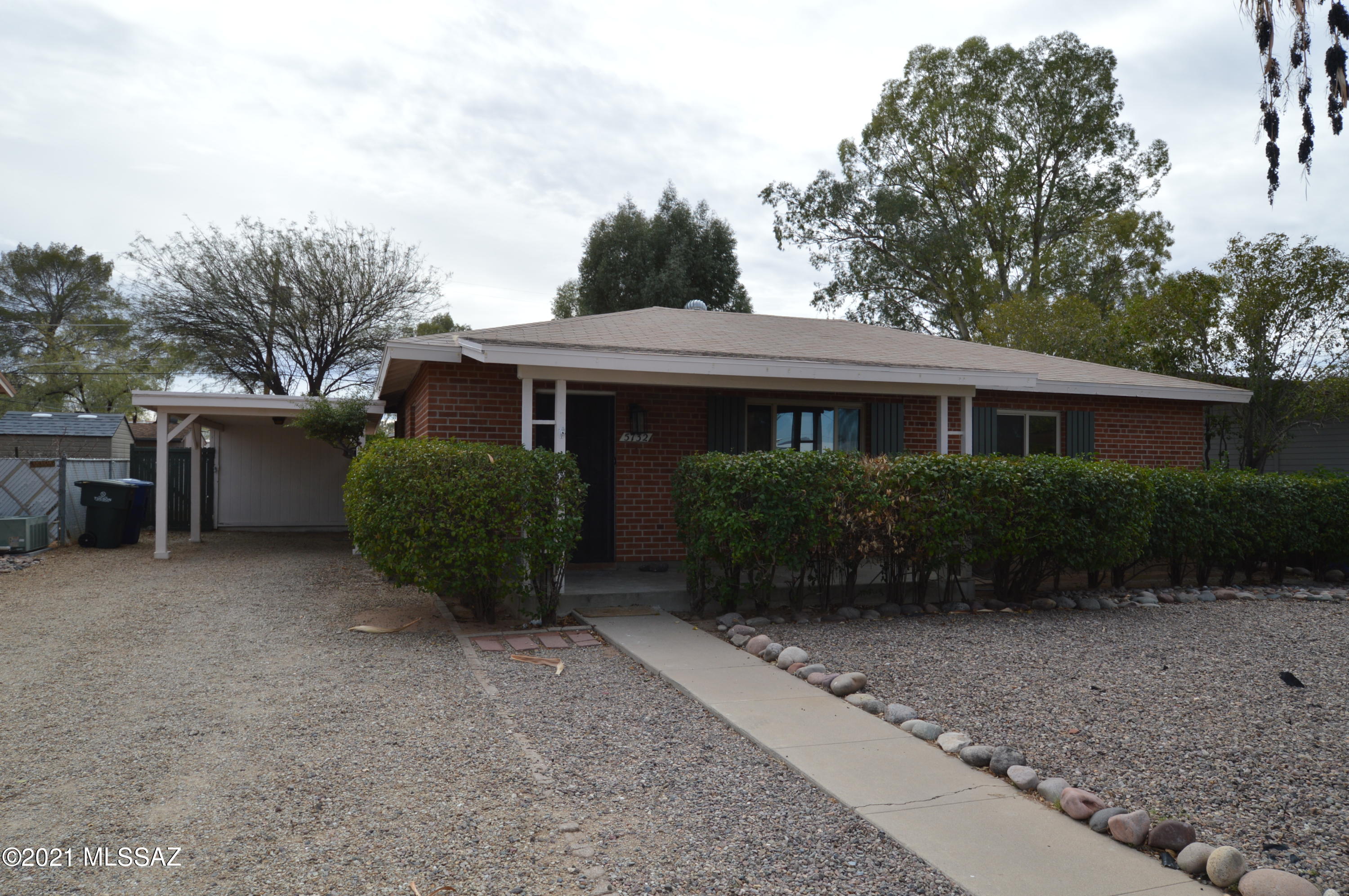 You're going to LOVE it here! Recently updated 3BR home in midtown Tucson! Spacious living room overlooked by the well-equipped kitchen!
Large bedrooms for plenty of personal space! ENORMOUS backyard with fire pit and covered patio perfect for entertaining guests! This house could be your next home so CALL TODAY!