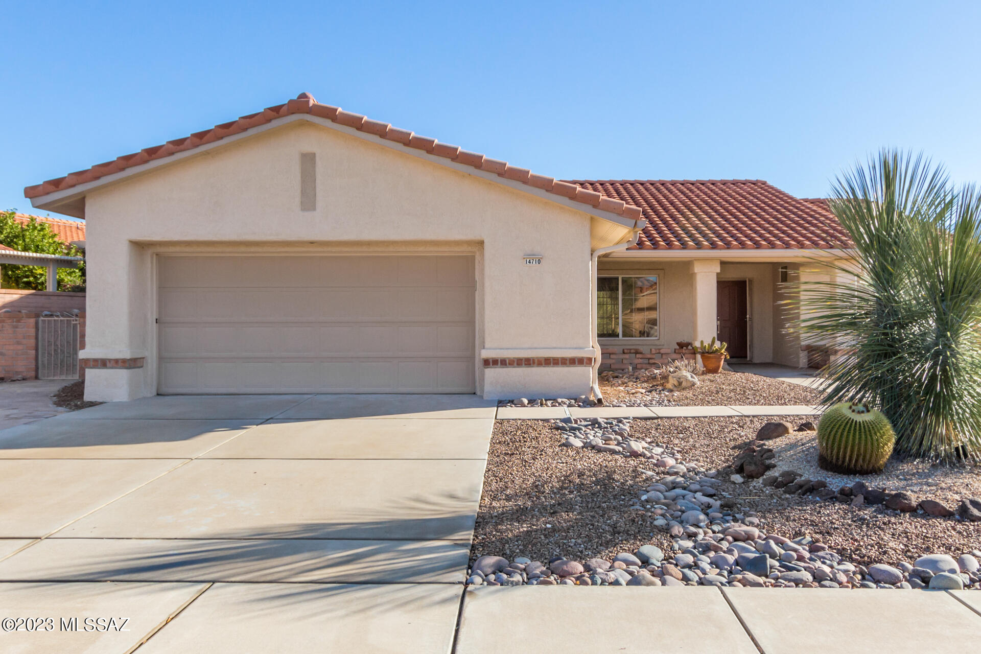 Beautiful 2 bed/ 2 bath with split floor plan, located in the desirable and active golf community of sun city. Your new home features an open floor plan with a great room that opens to your spacious dining area and gourmet kitchen with granite counters and a beautiful island work center made complete with new stainless appliances. Enjoy each room with the abundant of natural lighting form the picture windows throughout. Freshly painted interior, and updated lighting and Bathrooms with an Owner's bath that features double sinks with makeup desk and large walk-in closet. Rear yard is wonderfully landscaped with covered patio, hardscape and mature landscaping. This house will surely amaze. Buyer to pay one time cap fee of $3,367.50. Owner/ Agent