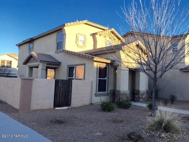 Sweet little 3 bed two bath home,waiting for an owner to spruce it up. 
Near the shopping centers , many amenities of Rancho Sahuarita. ANZA Trail district. Resort living lifestyle w/community pool & spa, rec. centre, exercise facilities. Convenient location near freeway.